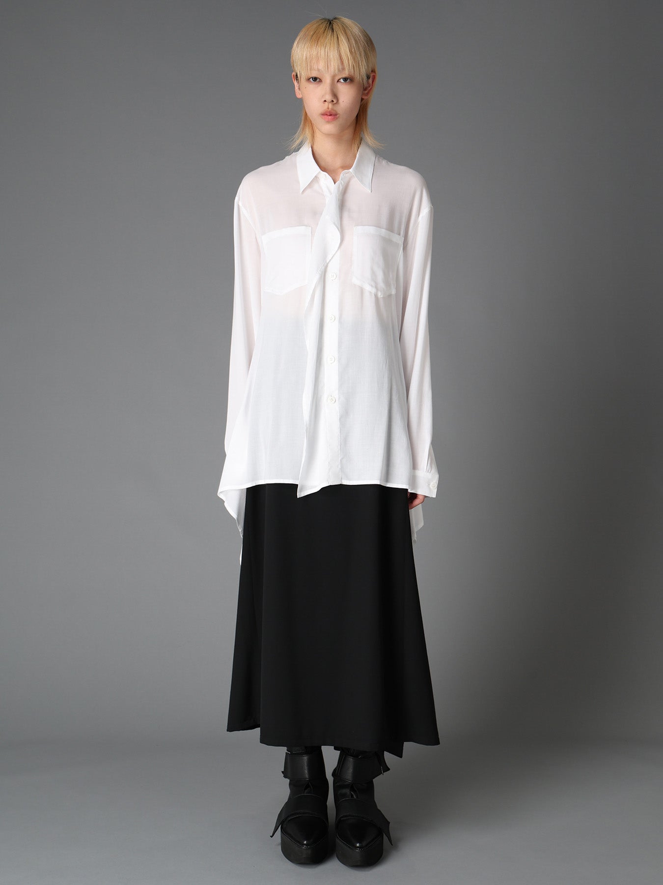SOFT LAWN  FLARED PANEL BLOUSE