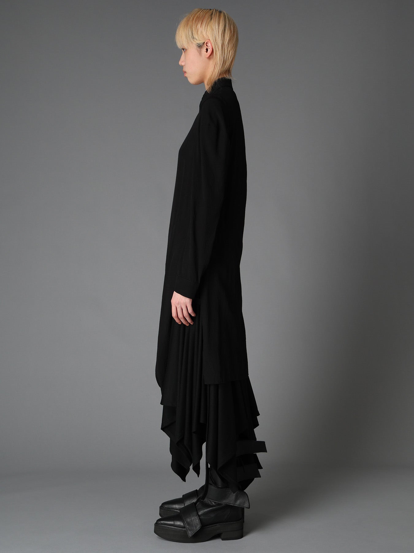 WRINKLED PLAIN WEAVE  DRAPED HEM BLOUSE