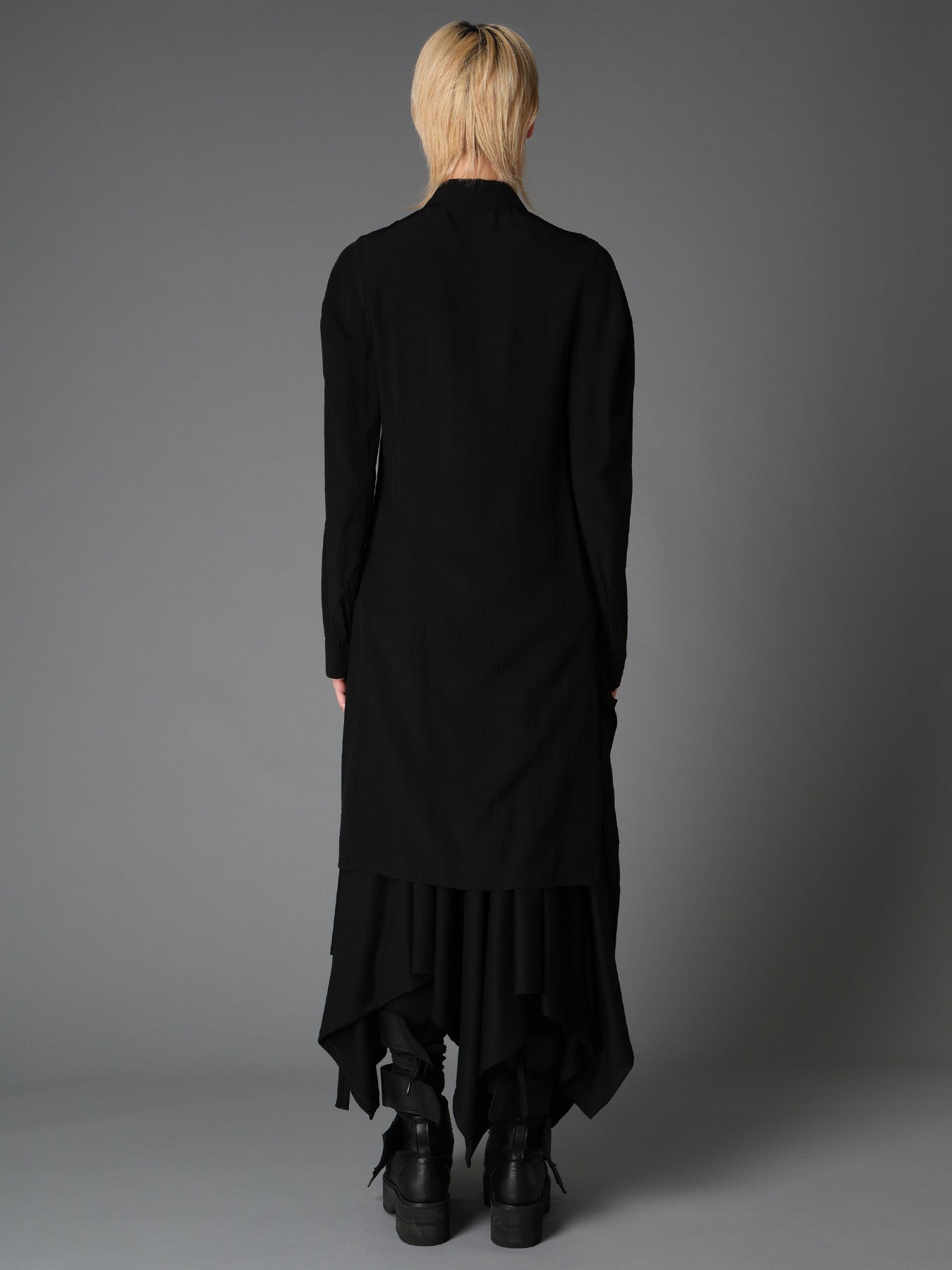 WRINKLED PLAIN WEAVE  DRAPED HEM BLOUSE