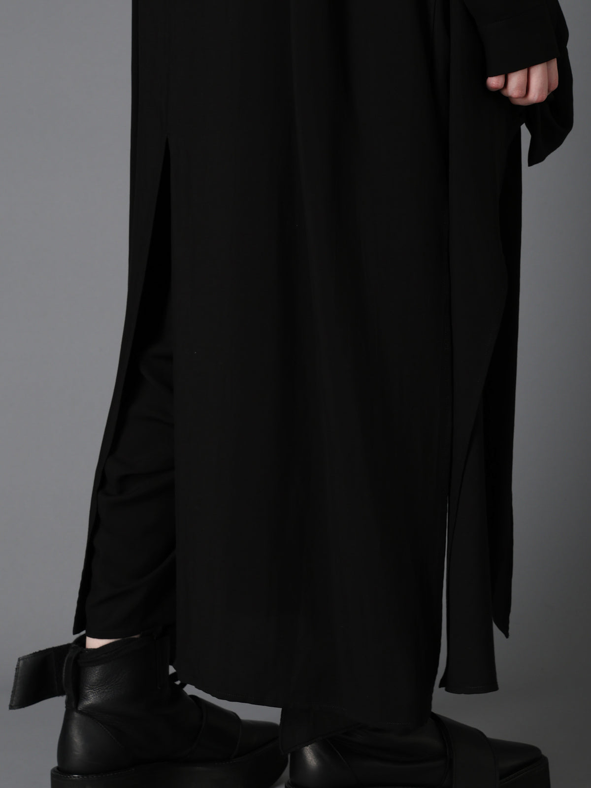 HIGH TWIST GABARDINE LONG DRAPED BLOUSE
