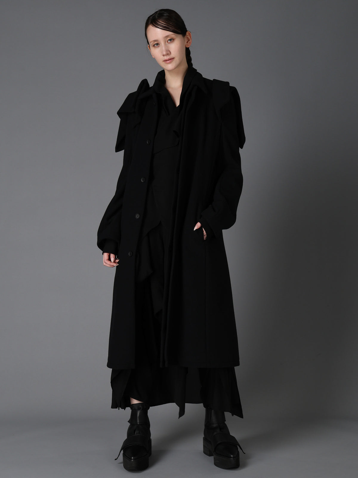 LIGHT MOSSER  PANELED SHOULDER COAT