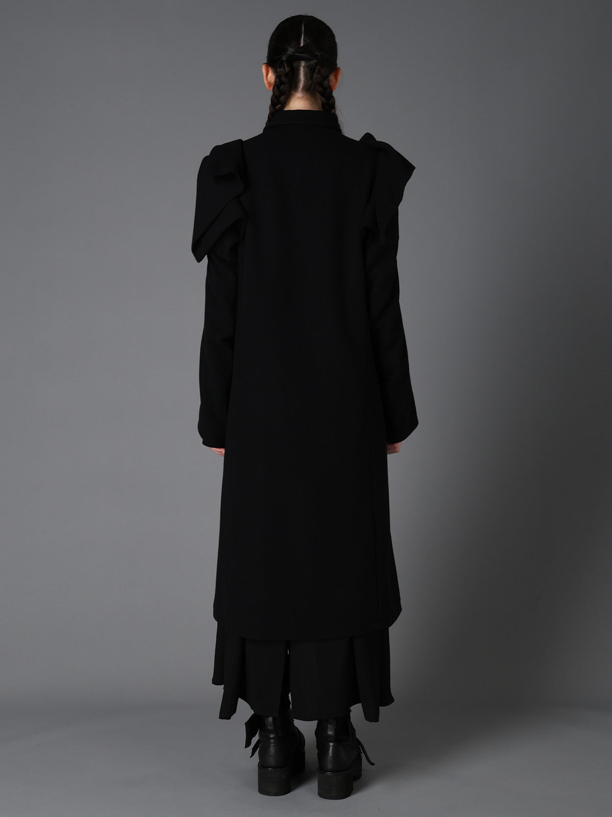 LIGHT MOSSER  PANELED SHOULDER COAT