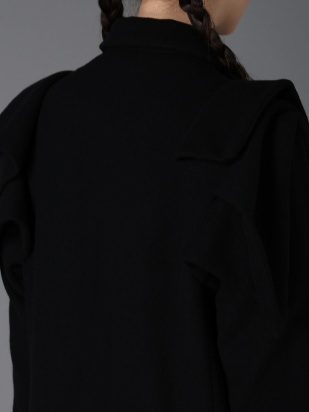 LIGHT MOSSER  PANELED SHOULDER COAT