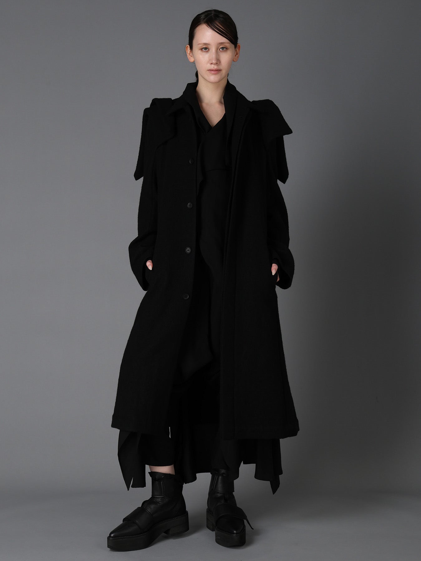 SHRINK SERGE PANELED SHOULDER COAT