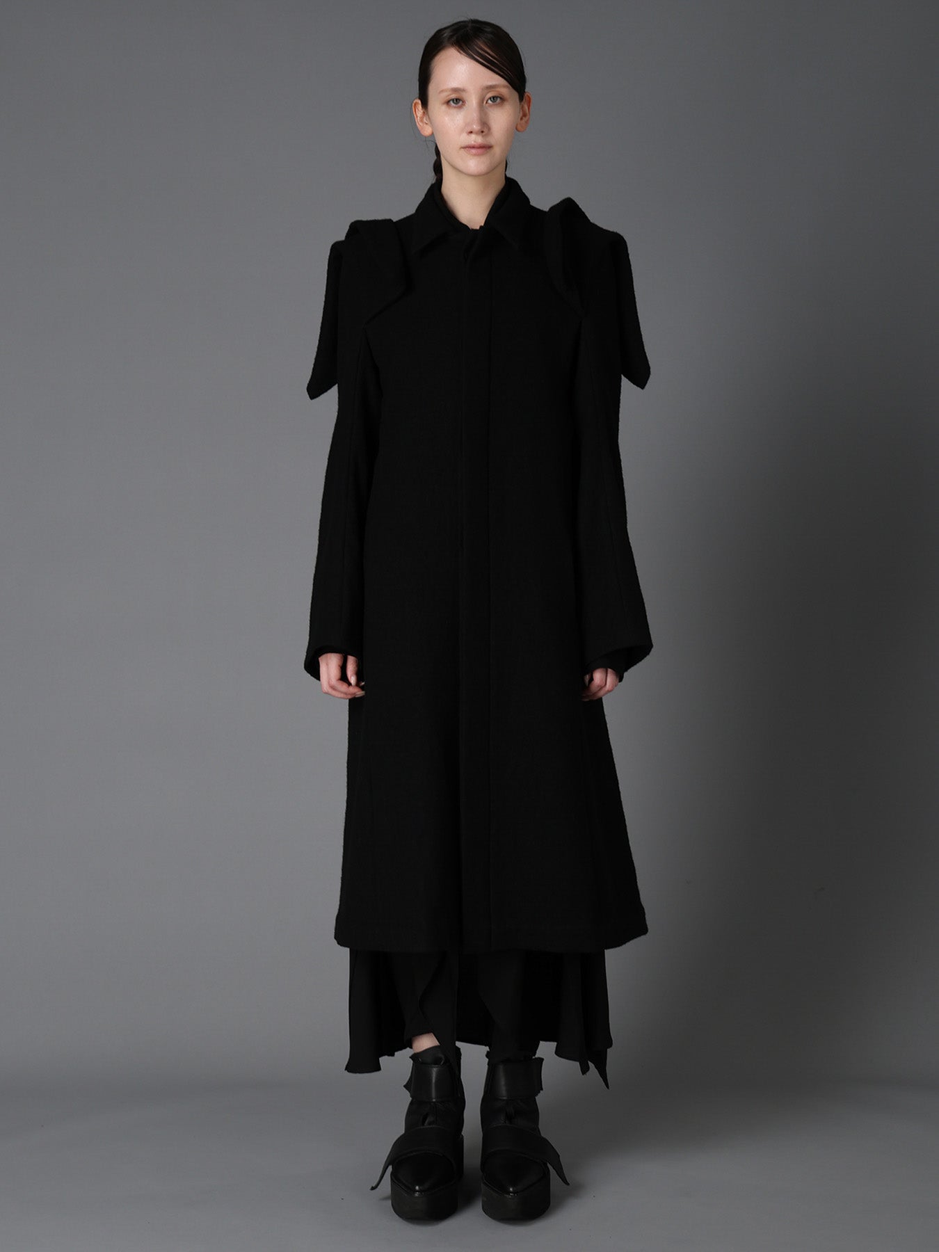 SHRINK SERGE PANELED SHOULDER COAT