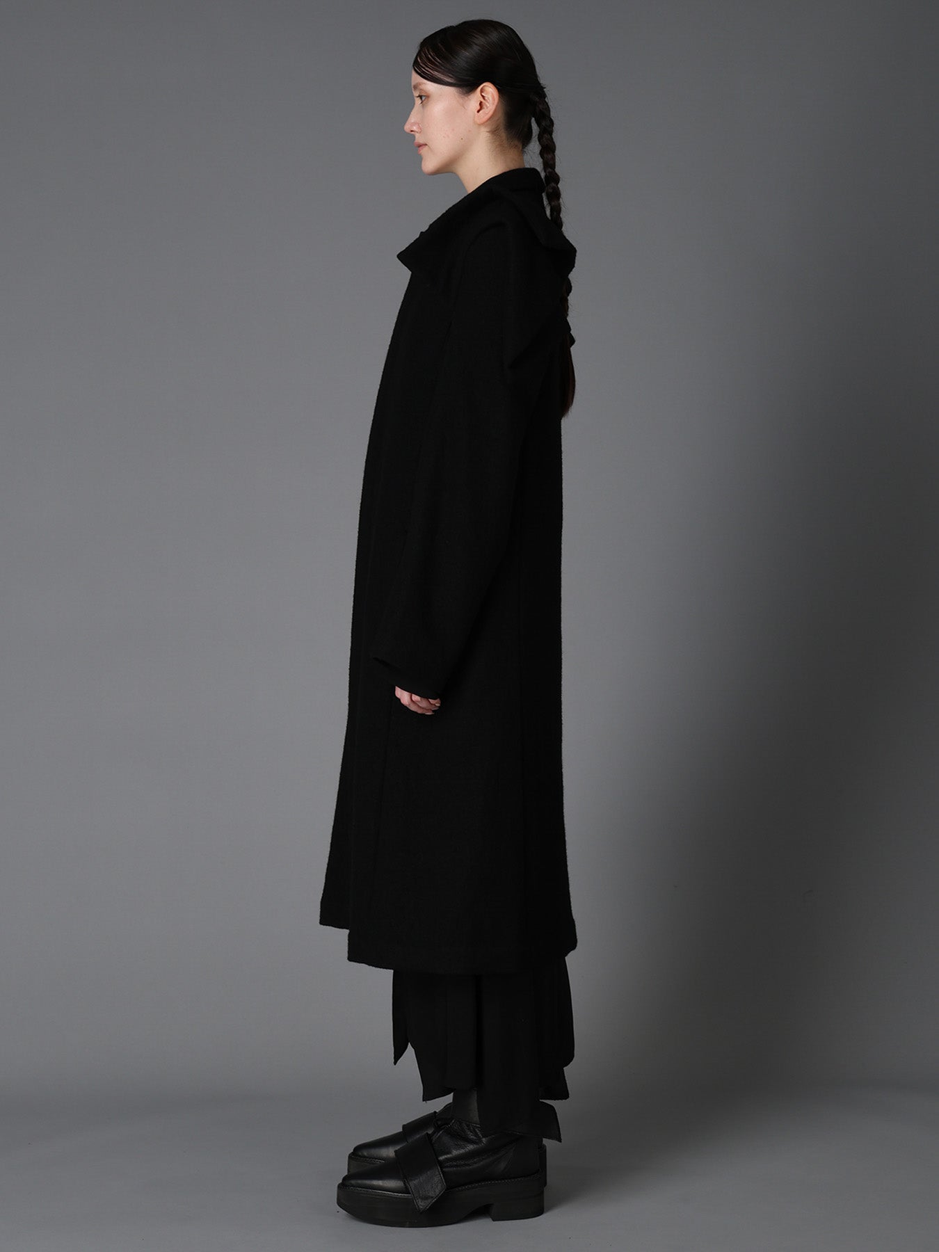 SHRINK SERGE PANELED SHOULDER COAT