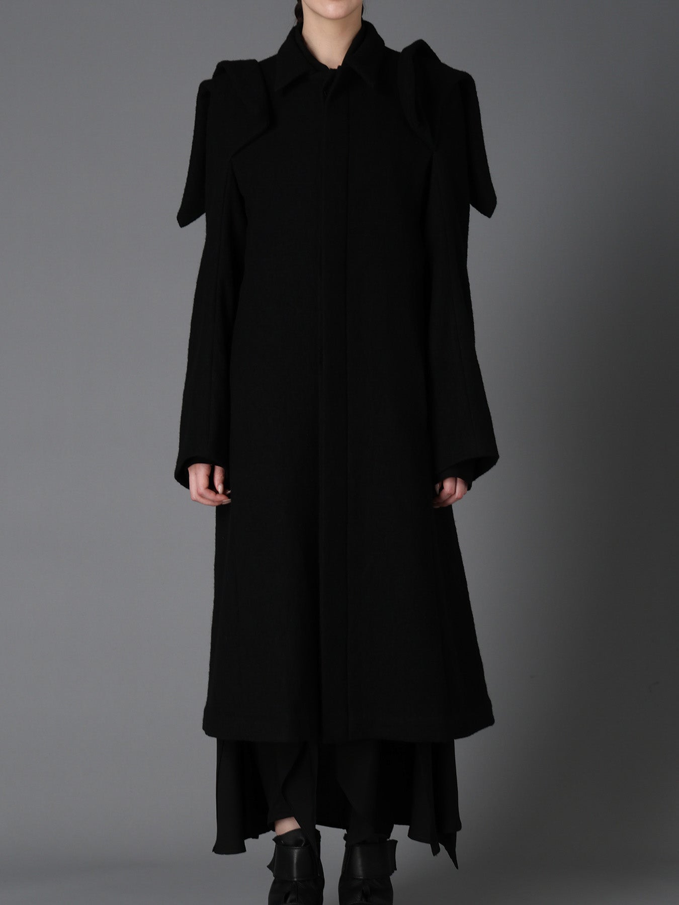 SHRINK SERGE PANELED SHOULDER COAT