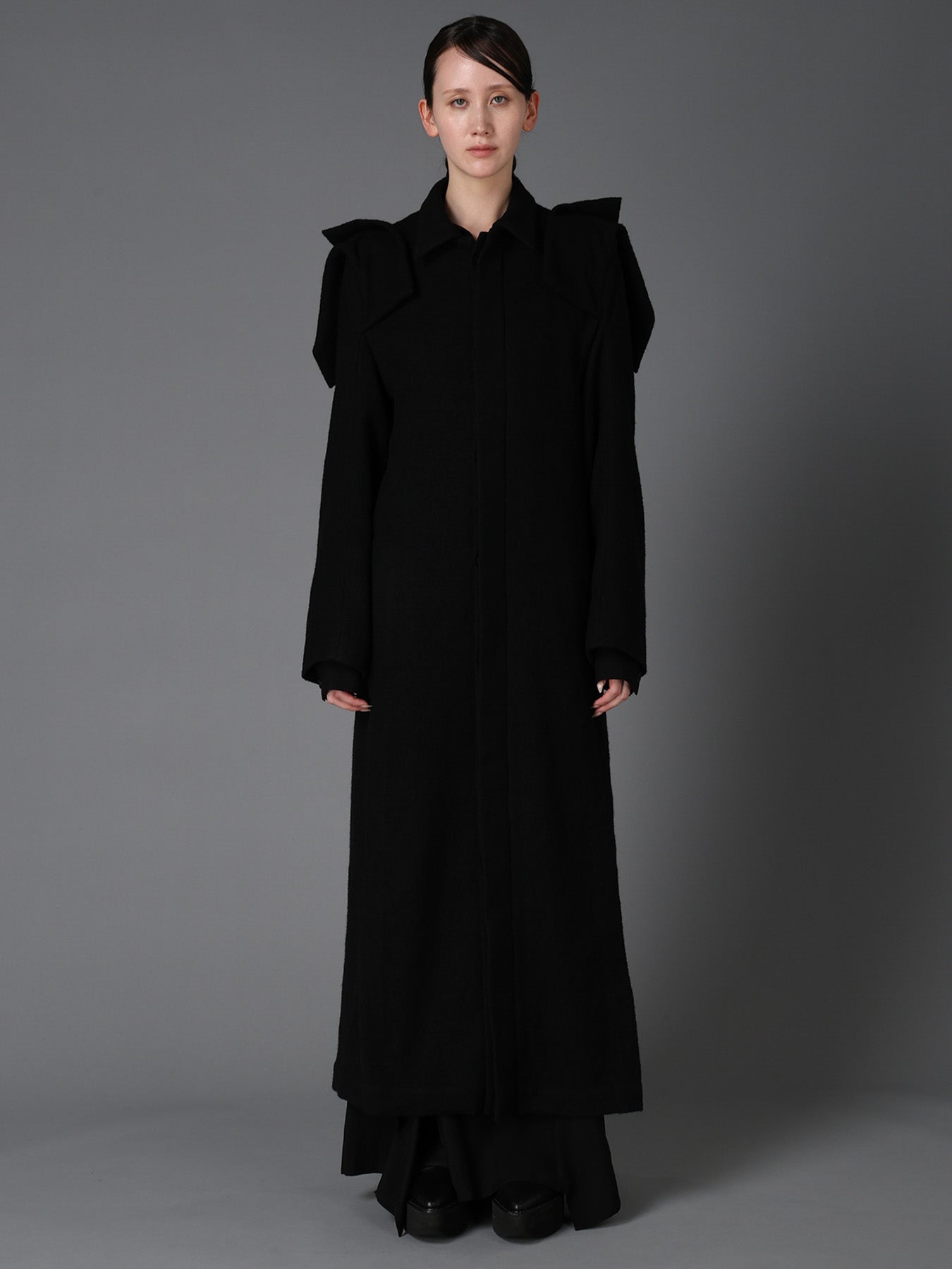 SHRINK SERGE PANELED SHOULDER LONG COAT
