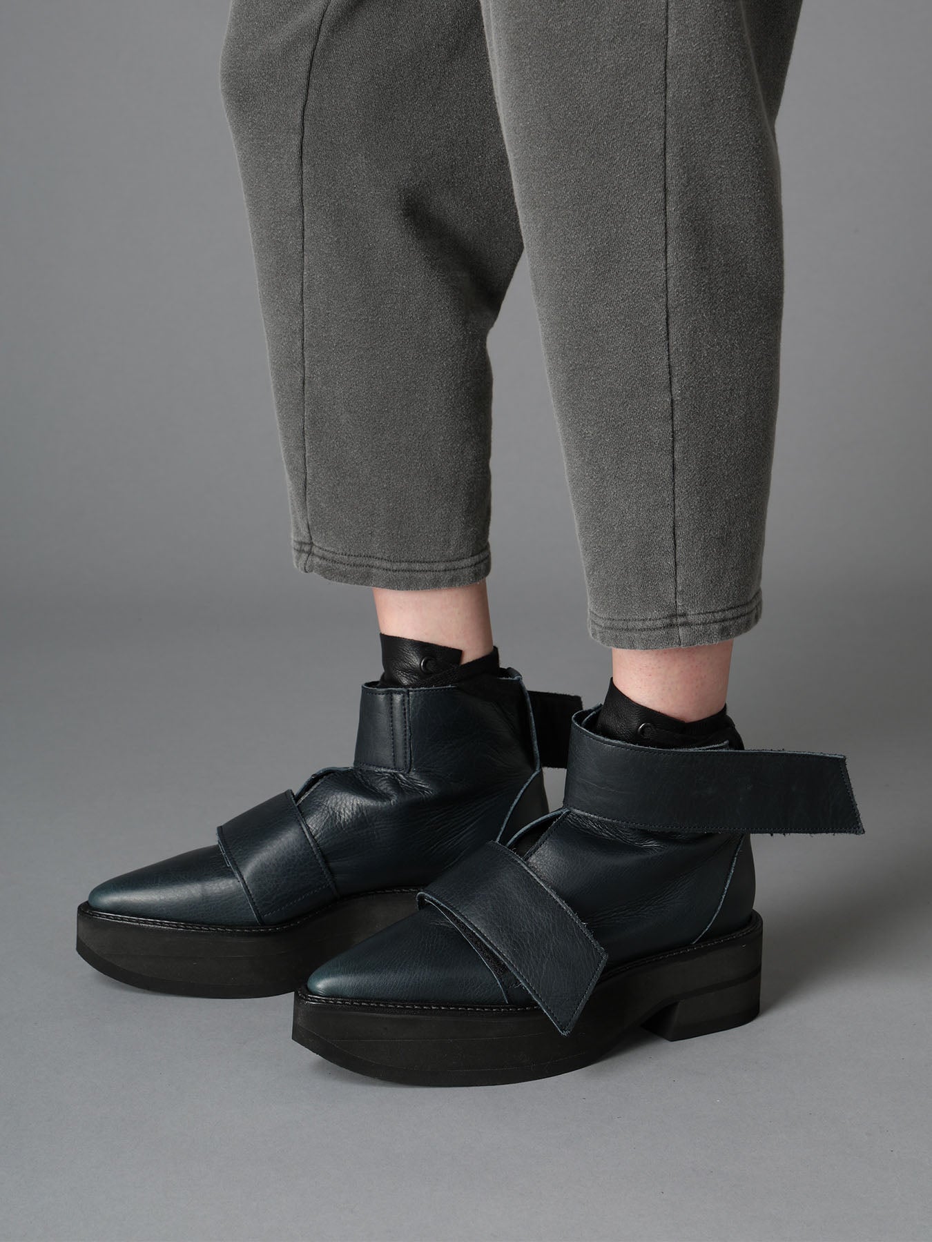 MATTE LEATHER+10-OUNCE DENIM 2-WAY BELTED LACE-UP ANKLE BOOTS