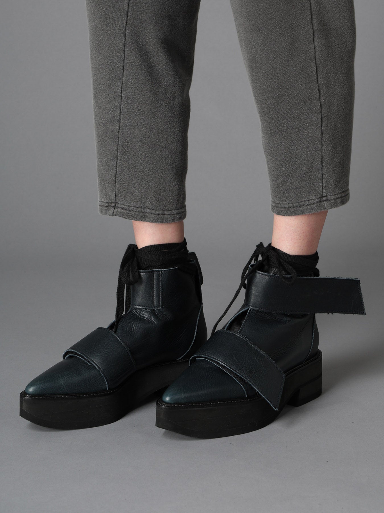 MATTE LEATHER+10-OUNCE DENIM 2-WAY BELTED LACE-UP ANKLE BOOTS