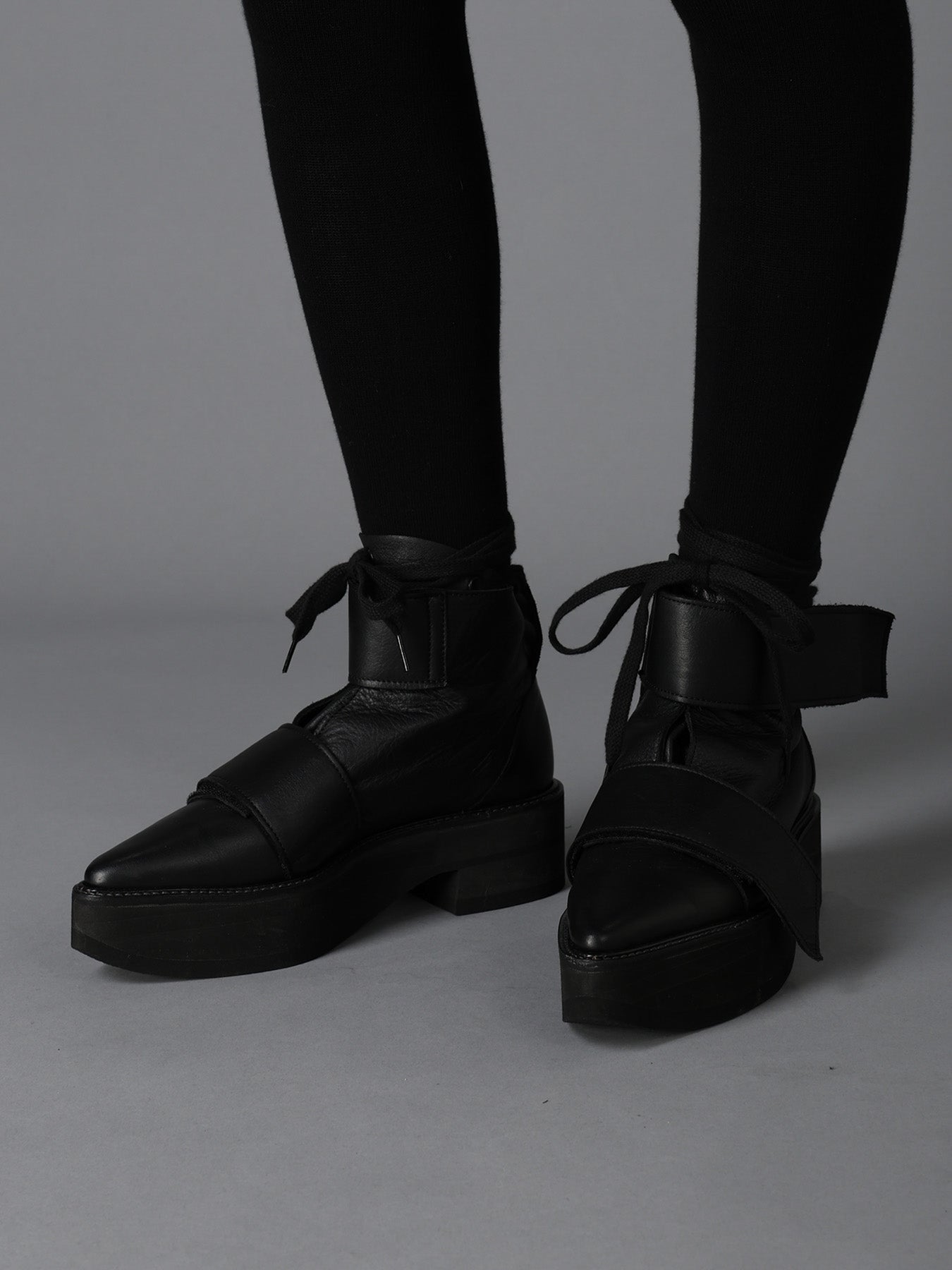 MATTE LEATHER+10-OUNCE DENIM 2-WAY BELTED LACE-UP ANKLE BOOTS