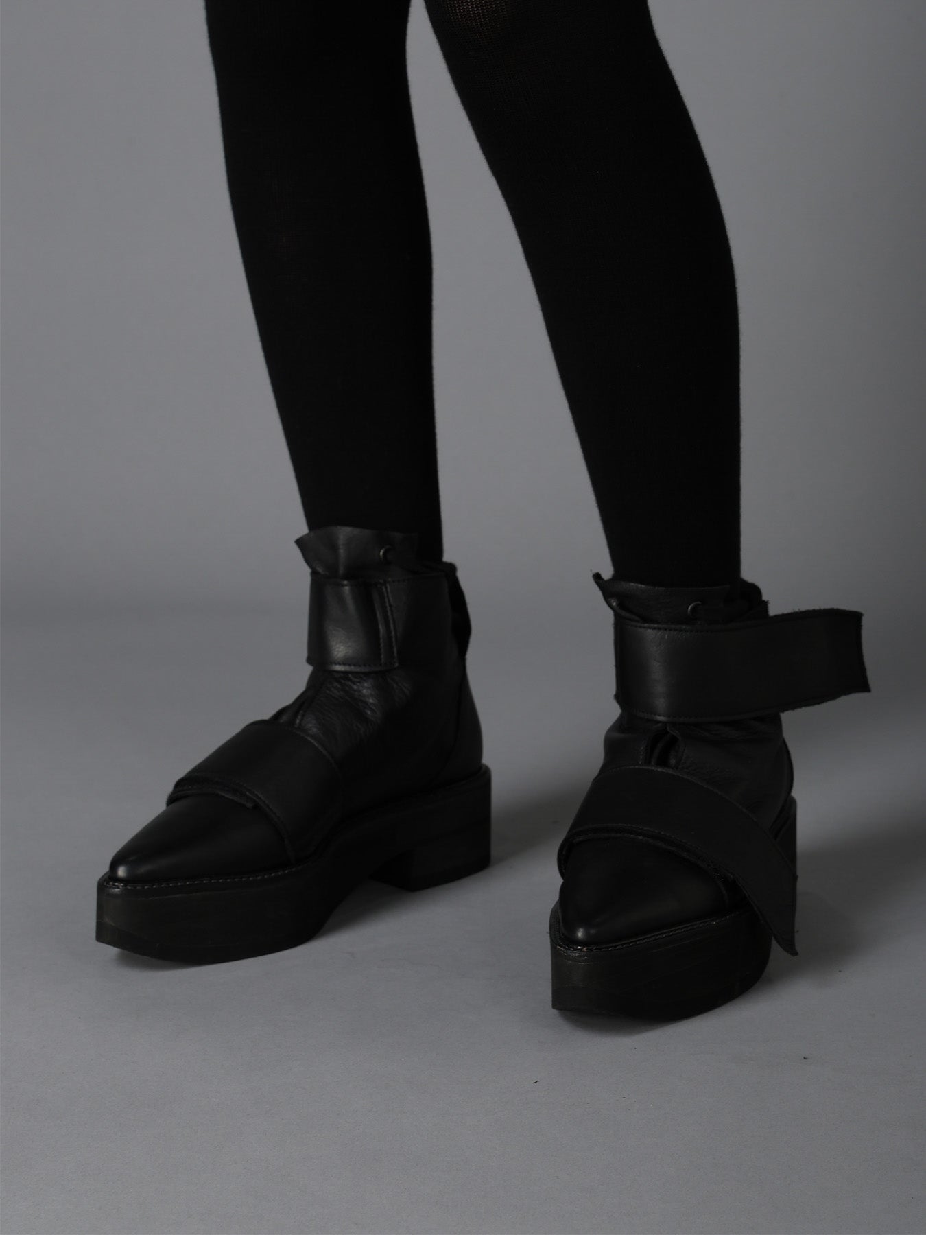MATTE LEATHER+10-OUNCE DENIM 2-WAY BELTED LACE-UP ANKLE BOOTS