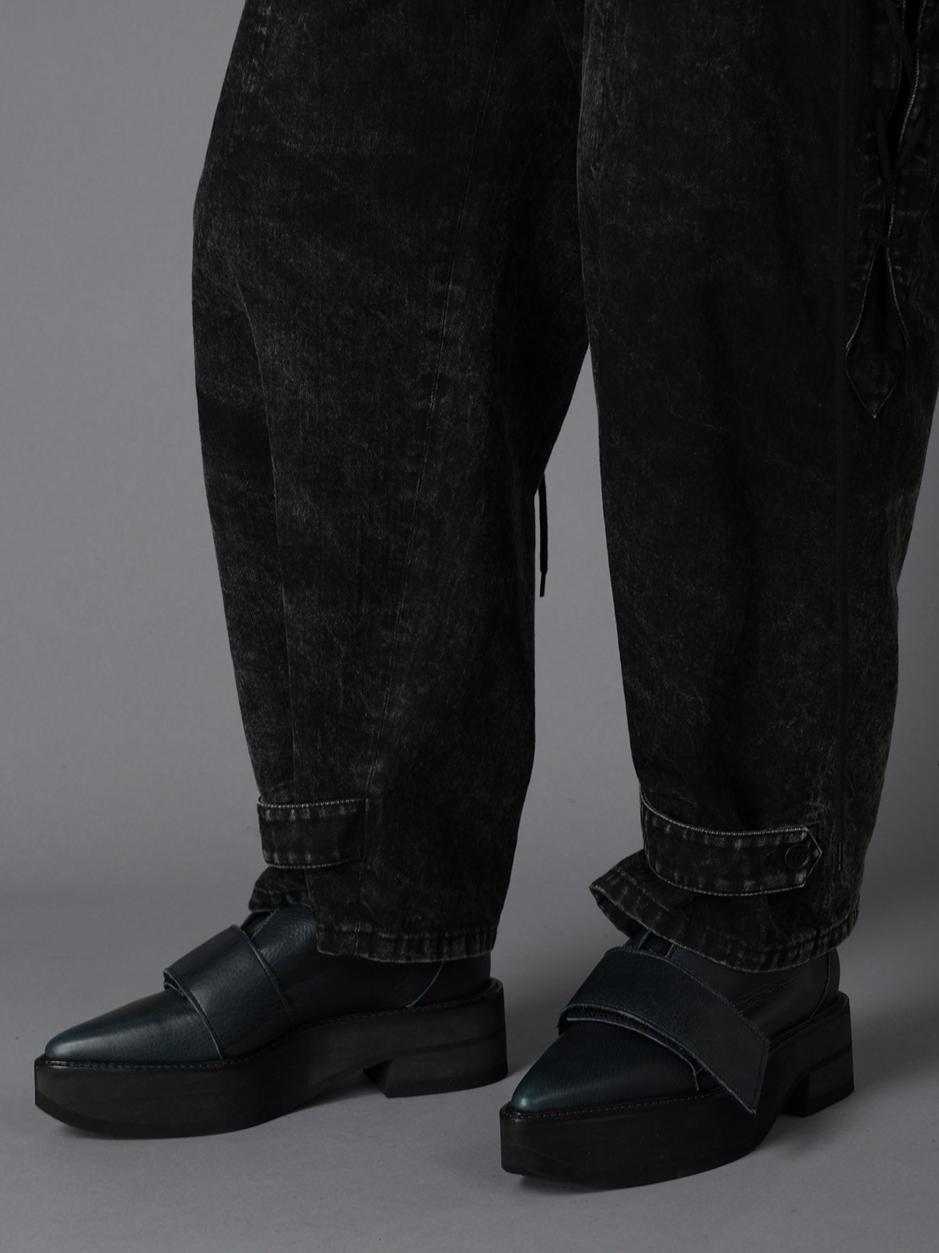 CHEMICAL BLEACHED DENIM LACE UP PANTS