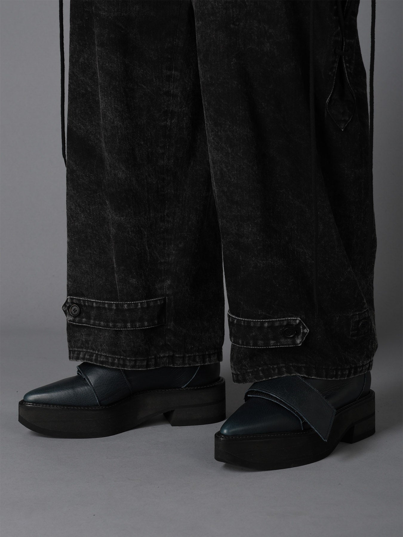 CHEMICAL BLEACHED DENIM LACE UP PANTS