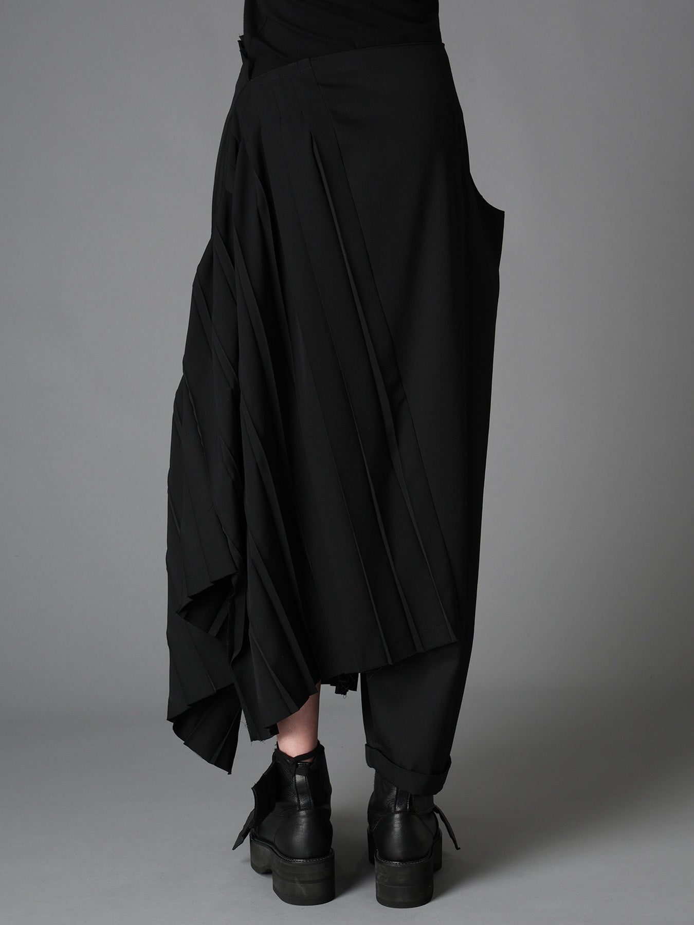WOOL GABARDINE  PLEATED DETAIL SKORT