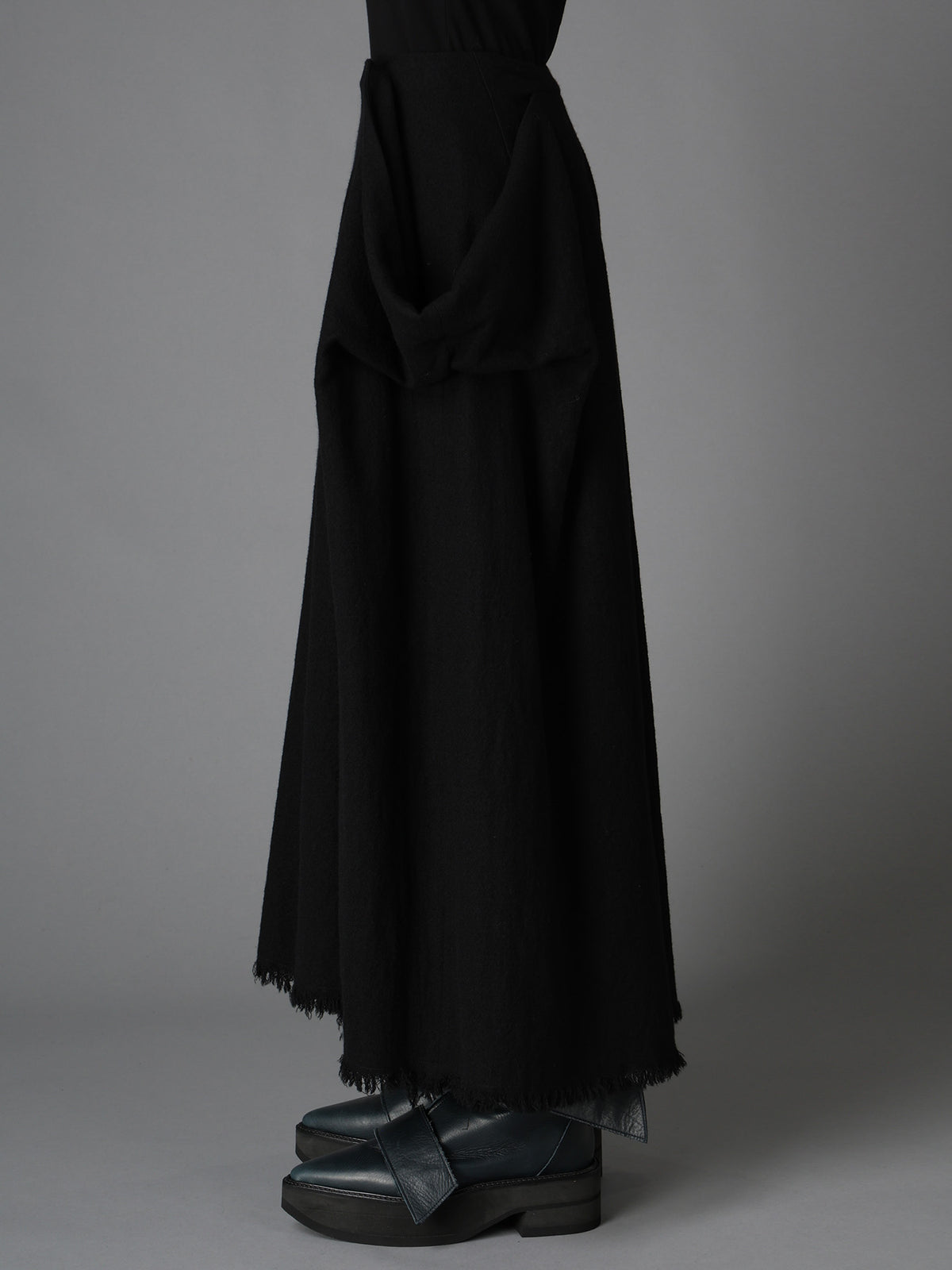 LIGHT SERGE A DRAPED POCKET SAILOR PANTS