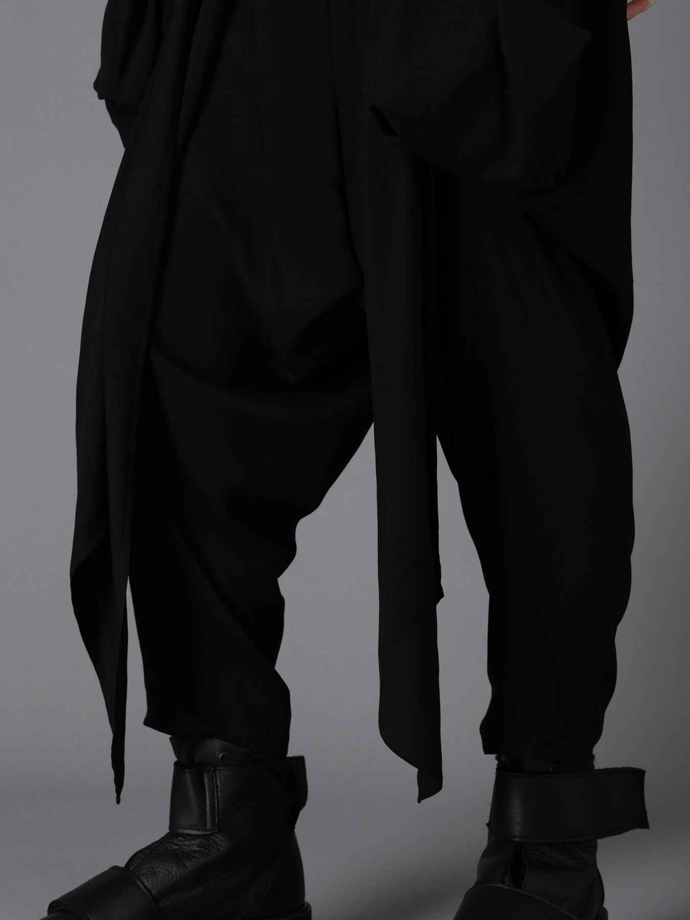 HIGH TWIST GABARDINE DRAPED PANTS