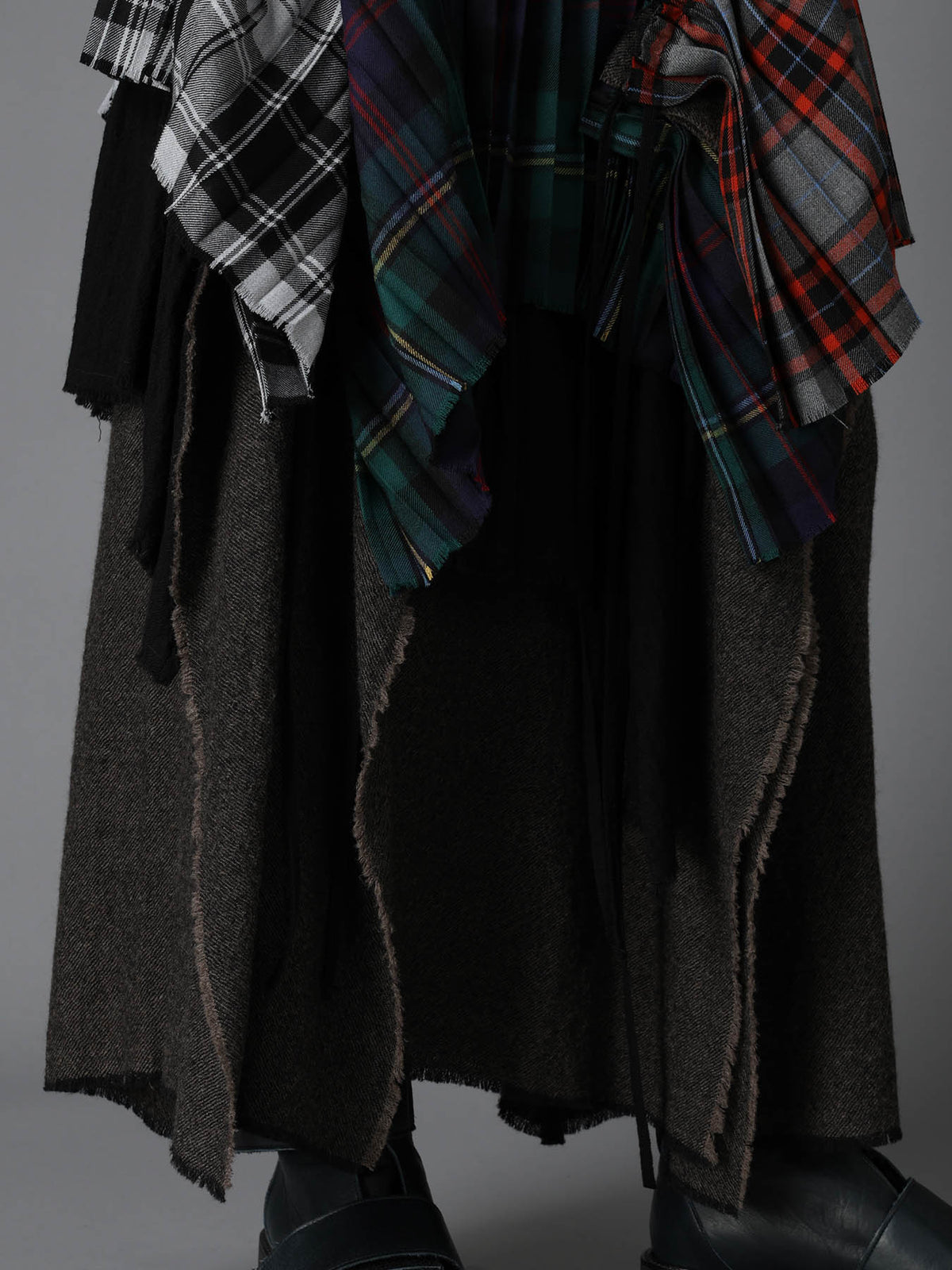 SERGE+PLAID PLEATED DETAIL SKIRT