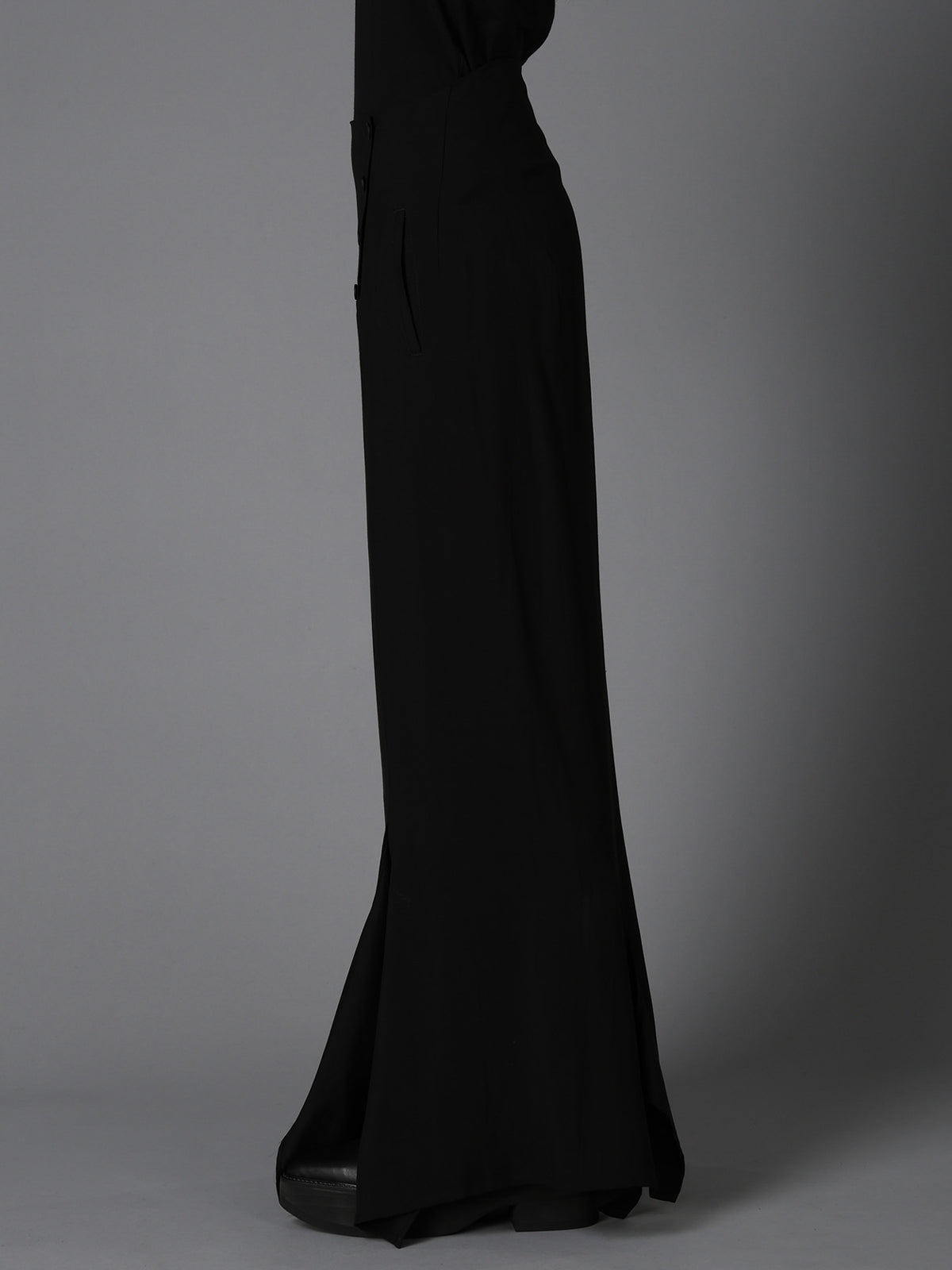 HIGH TWIST GABARDINE FLARED PANEL PENCIL SKIRT