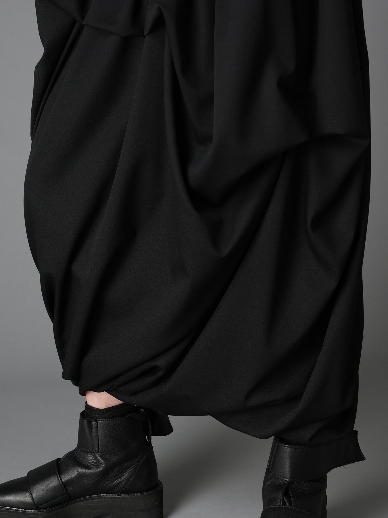 WOOL GABARDINE  BELTED BALLOON SKIRT