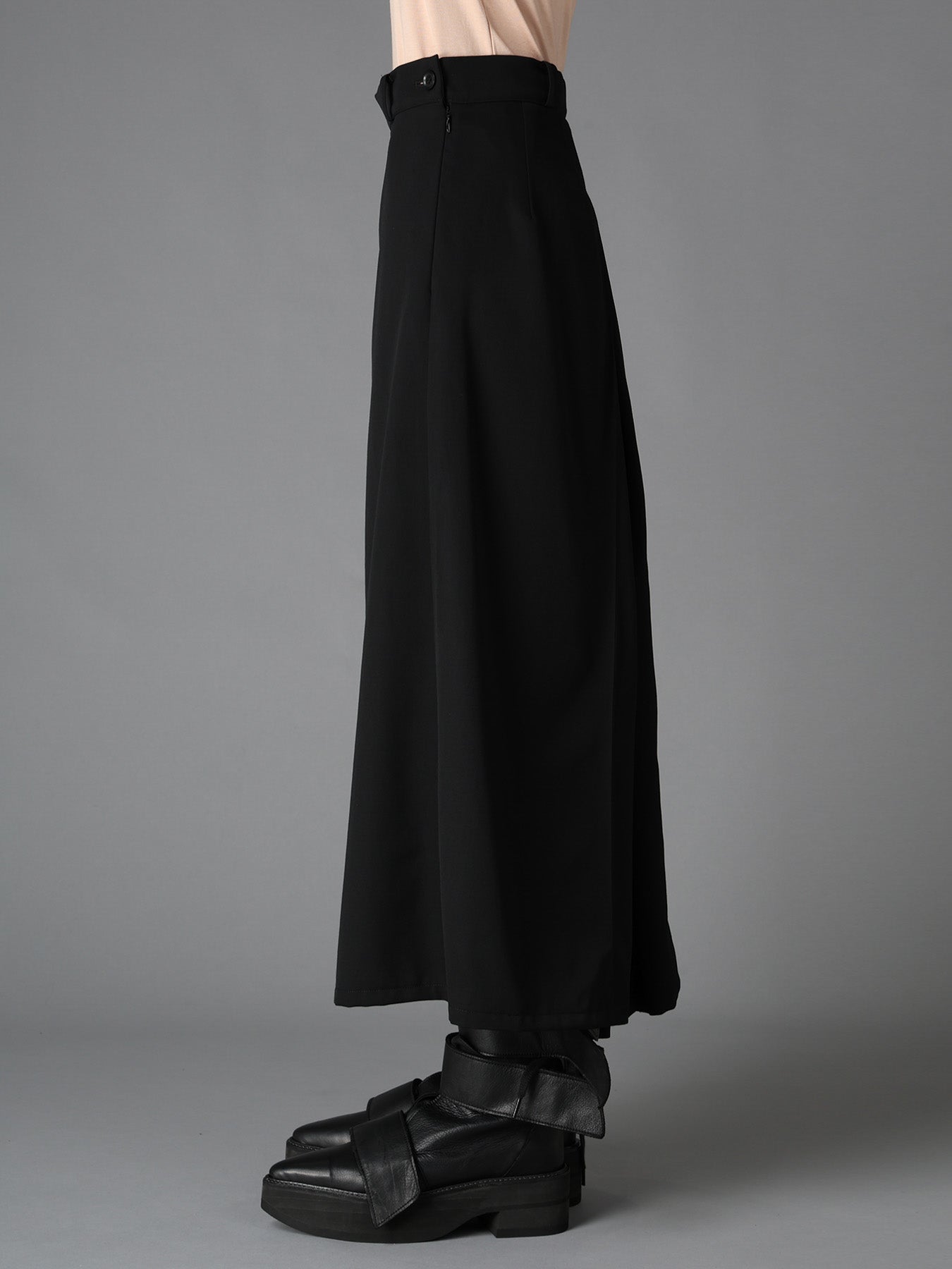 WOOL GABARDINE  BACK SLIT SKIRT