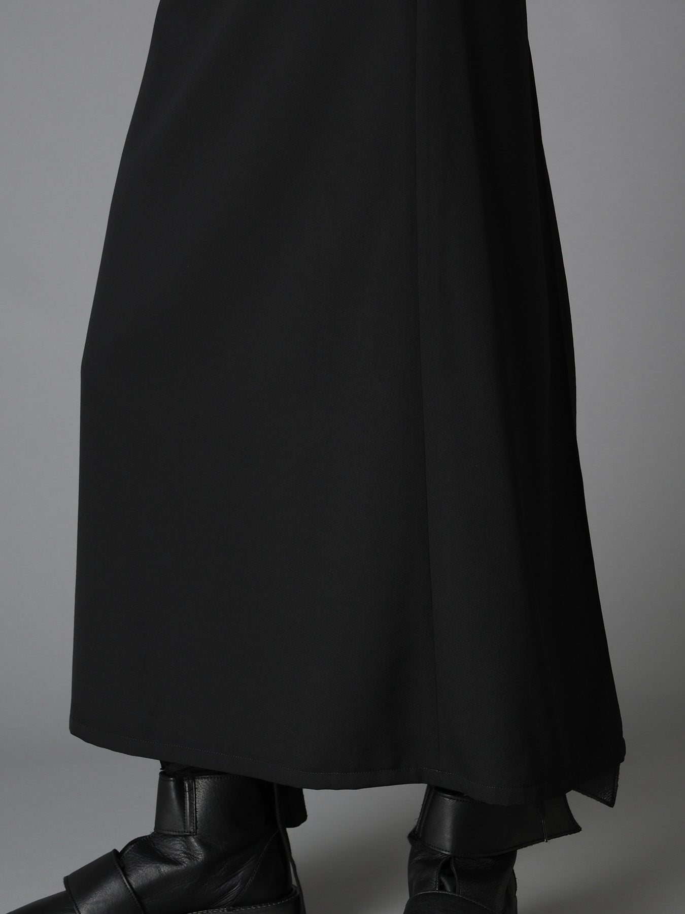 WOOL GABARDINE  BACK SLIT SKIRT