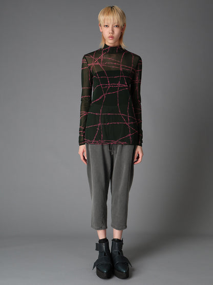 BARBED WIRE PRINT TURTLE NECK T