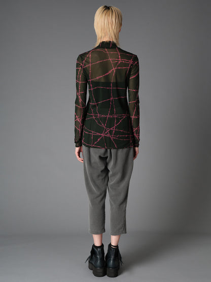 BARBED WIRE PRINT TURTLE NECK T