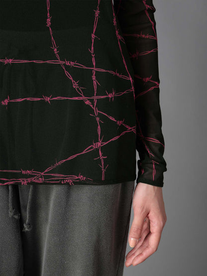 BARBED WIRE PRINT TURTLE NECK T