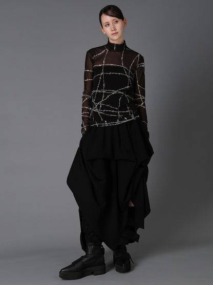BARBED WIRE PRINT TURTLE NECK T