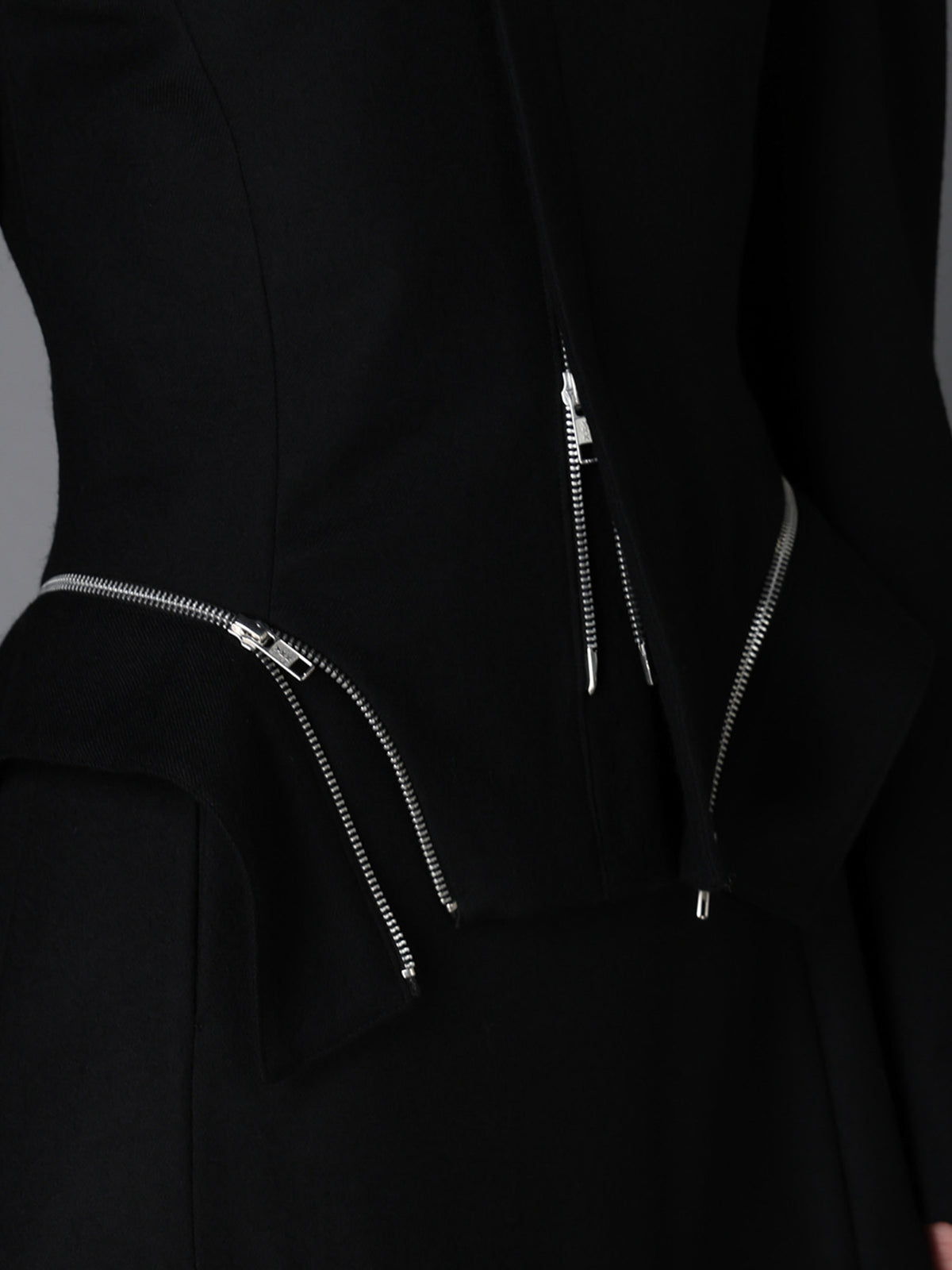 W/ SERGE  ZIP PANEL BLOUSON