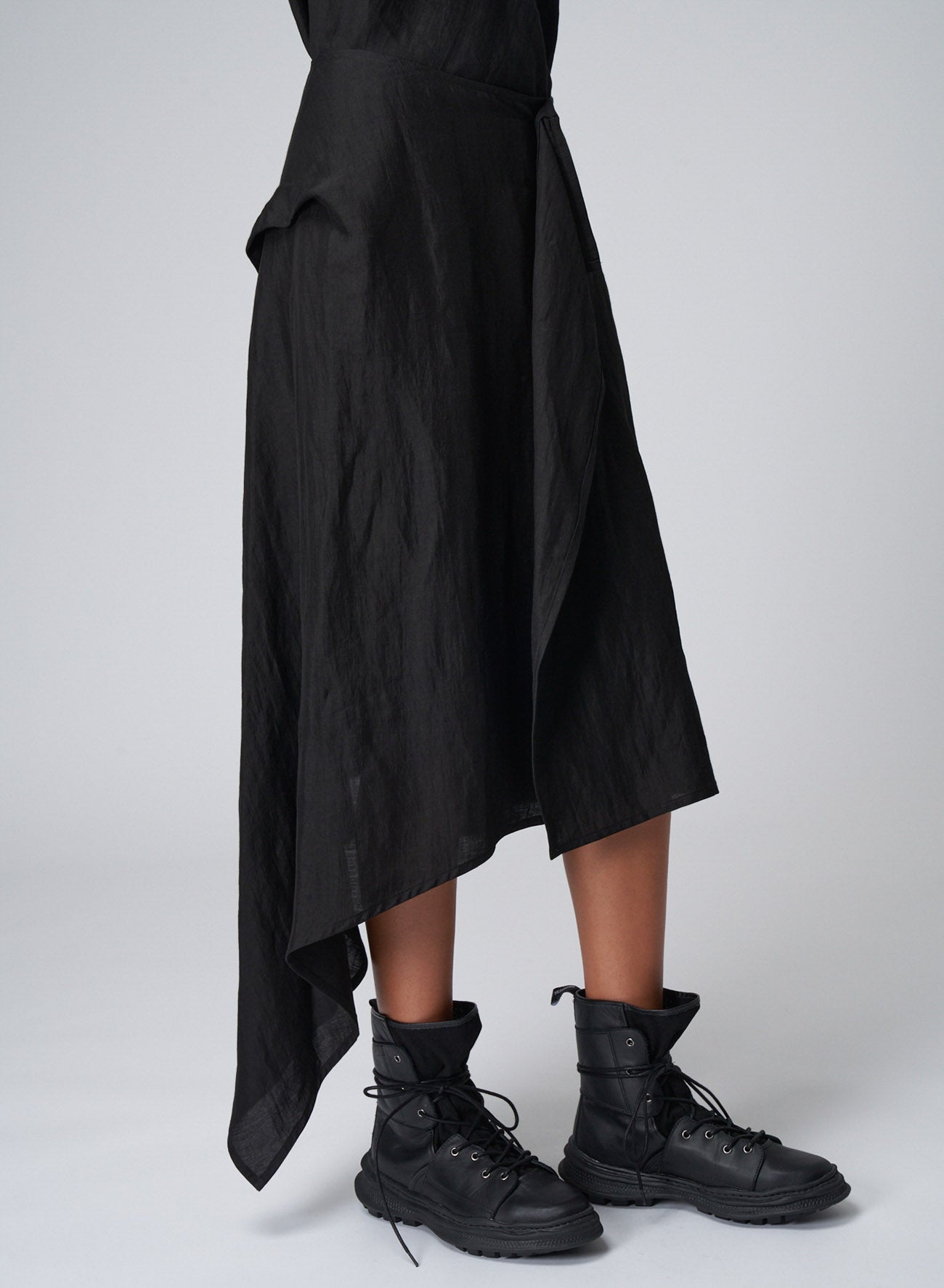 LINEN/CUPRO GABARDINE BUTTON-UP WRAP SKIRT