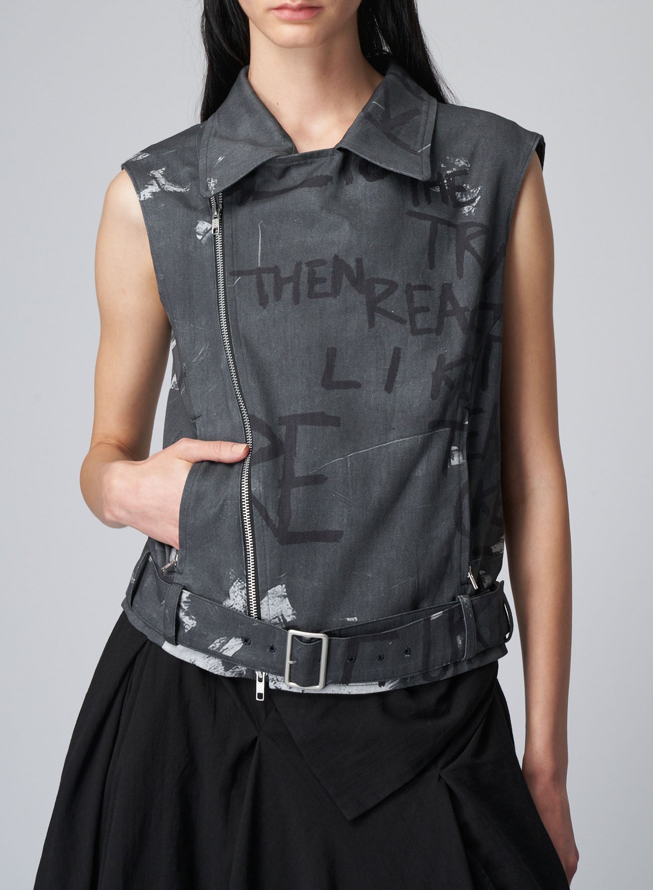 ICE & FIRE PRINT SLEEVELESS BIKER JACKET