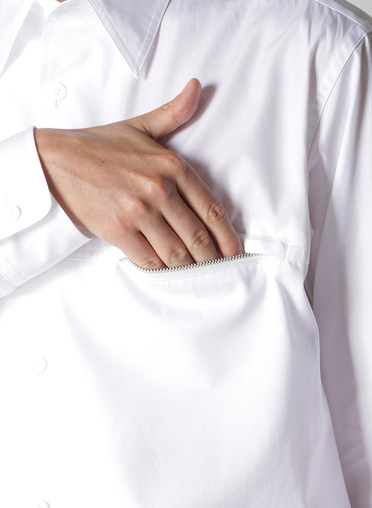 100/2 BROAD DOUBLE CHEST ZIP POCKET