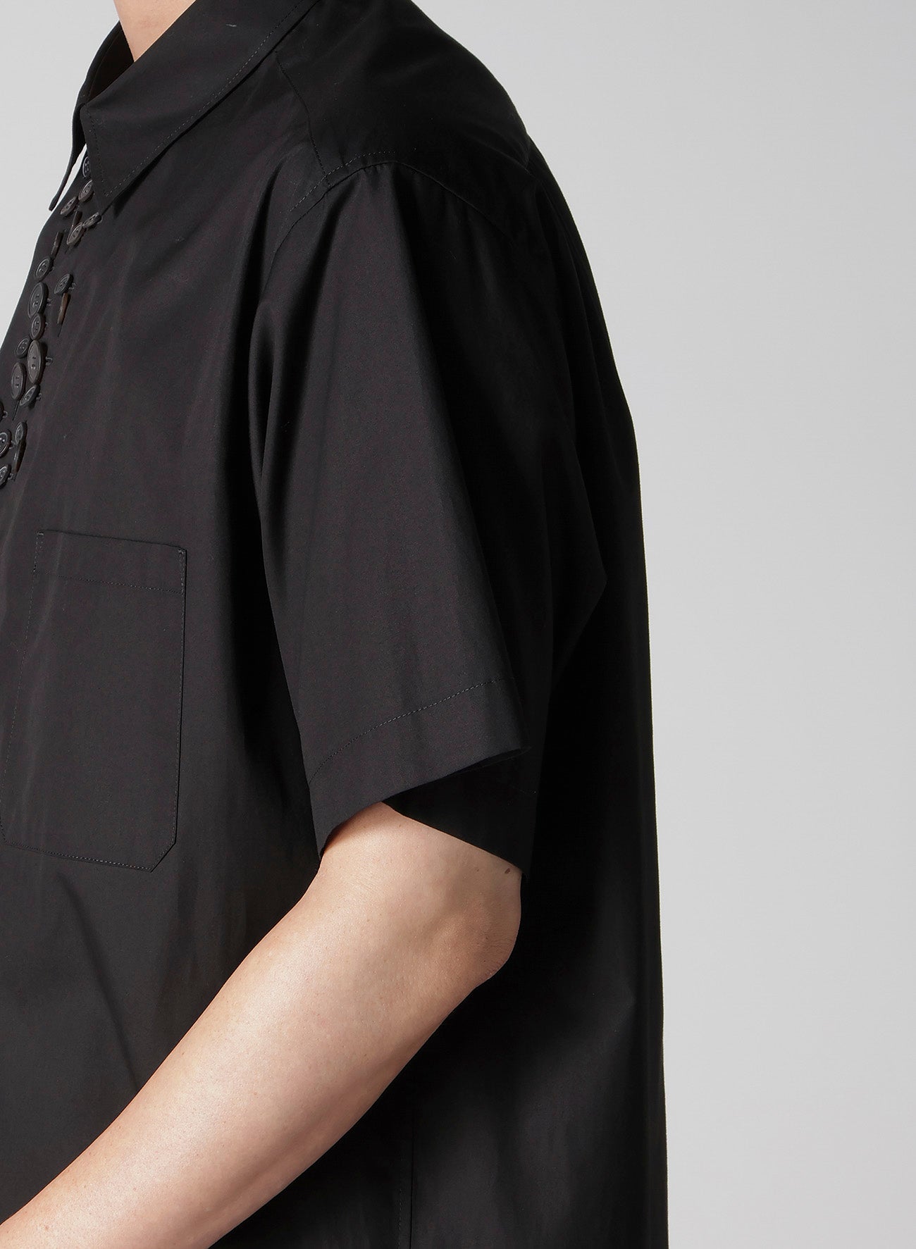 100/2 BROAD SHORT SLEEVE SHIRT WITH MANY BUTTONS