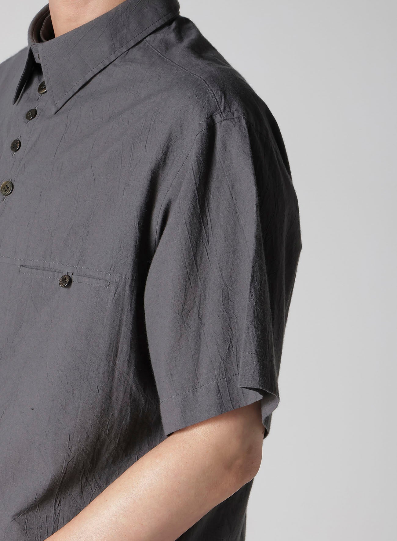 60 WRINKLE LAWN SHORT SLEEVE SHIRT WITH RANDOM BUTTONS – THE SHOP