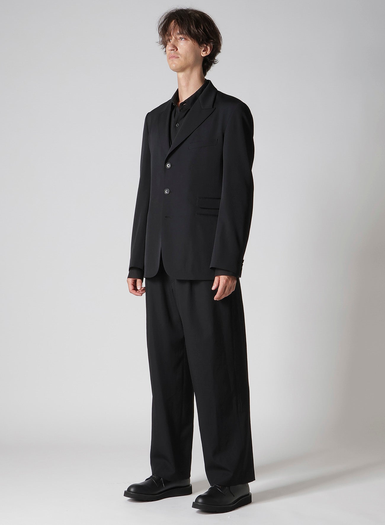 WOOL GABARDINE PEACKED LAPEL 2-BUTTON JACKET