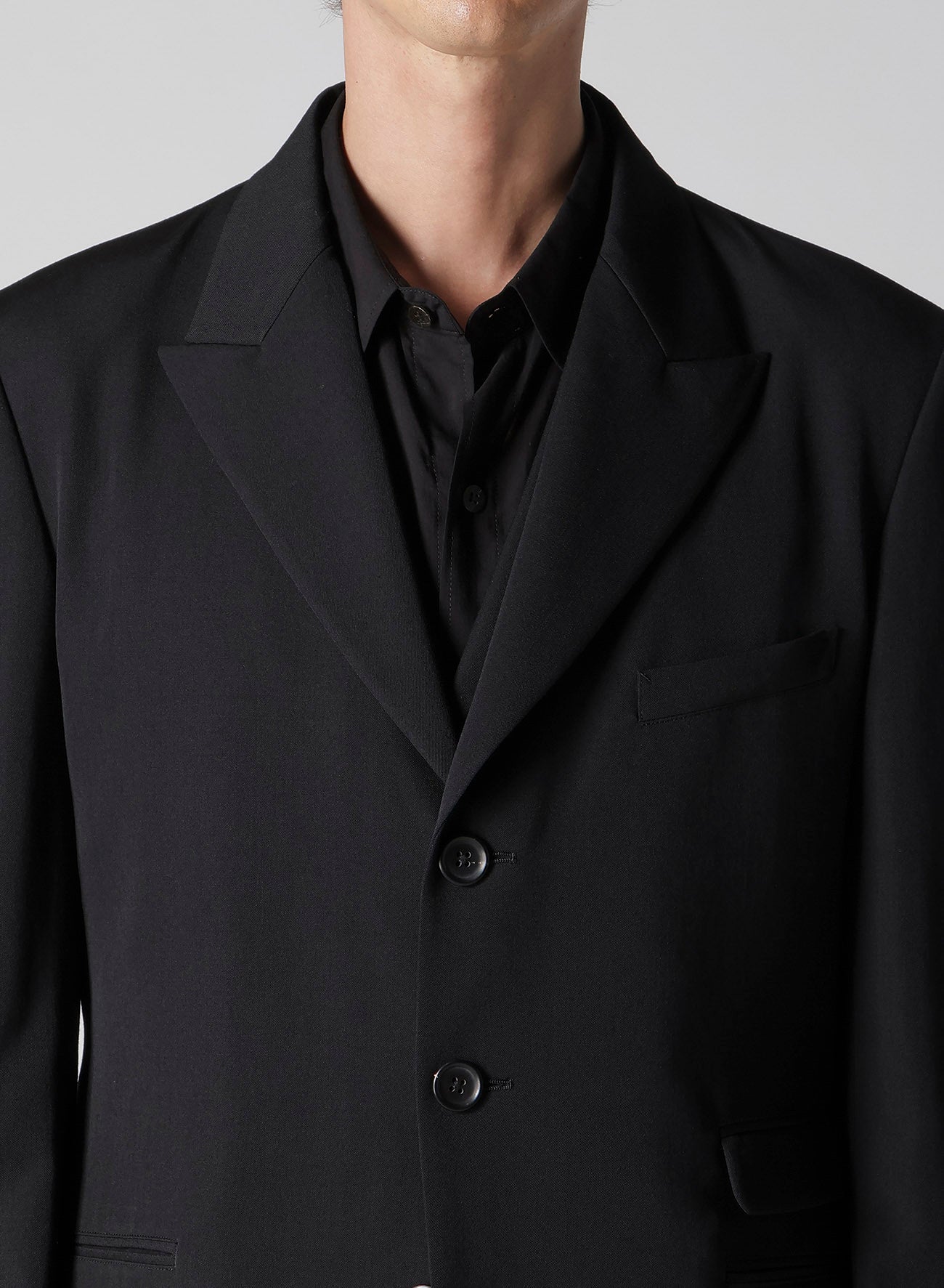 WOOL GABARDINE PEACKED LAPEL 2-BUTTON JACKET