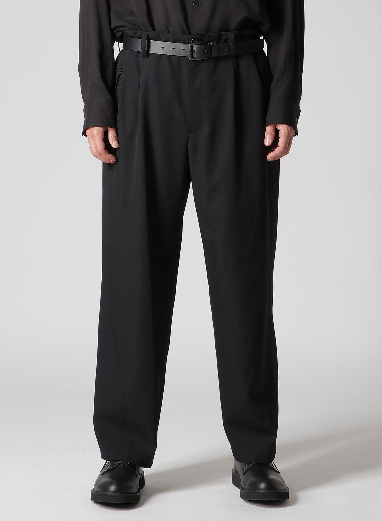 WOOL GABARDINE COIN POCKET TUCK PANTS