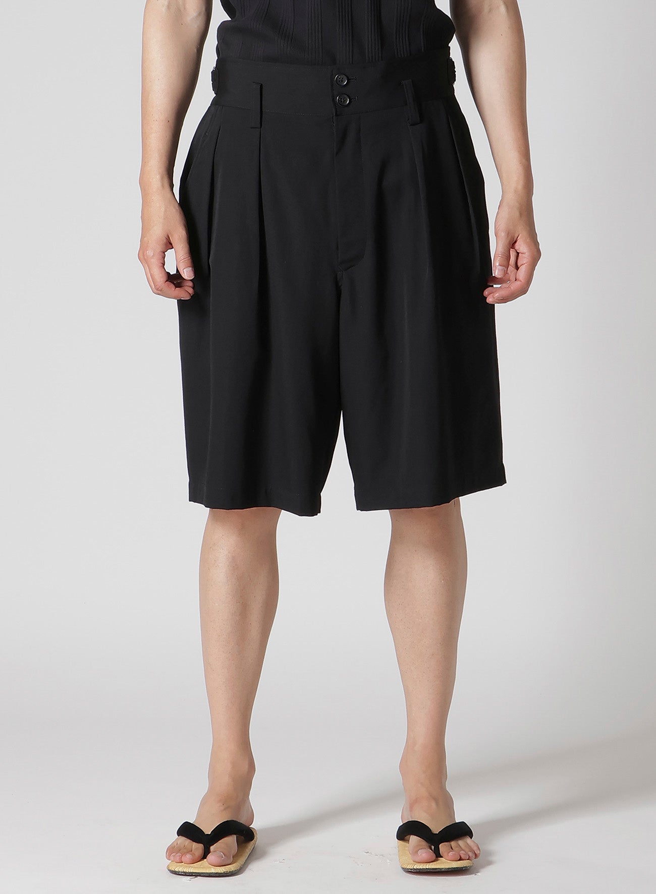 WOOL GABARDINE SHORT PANTS