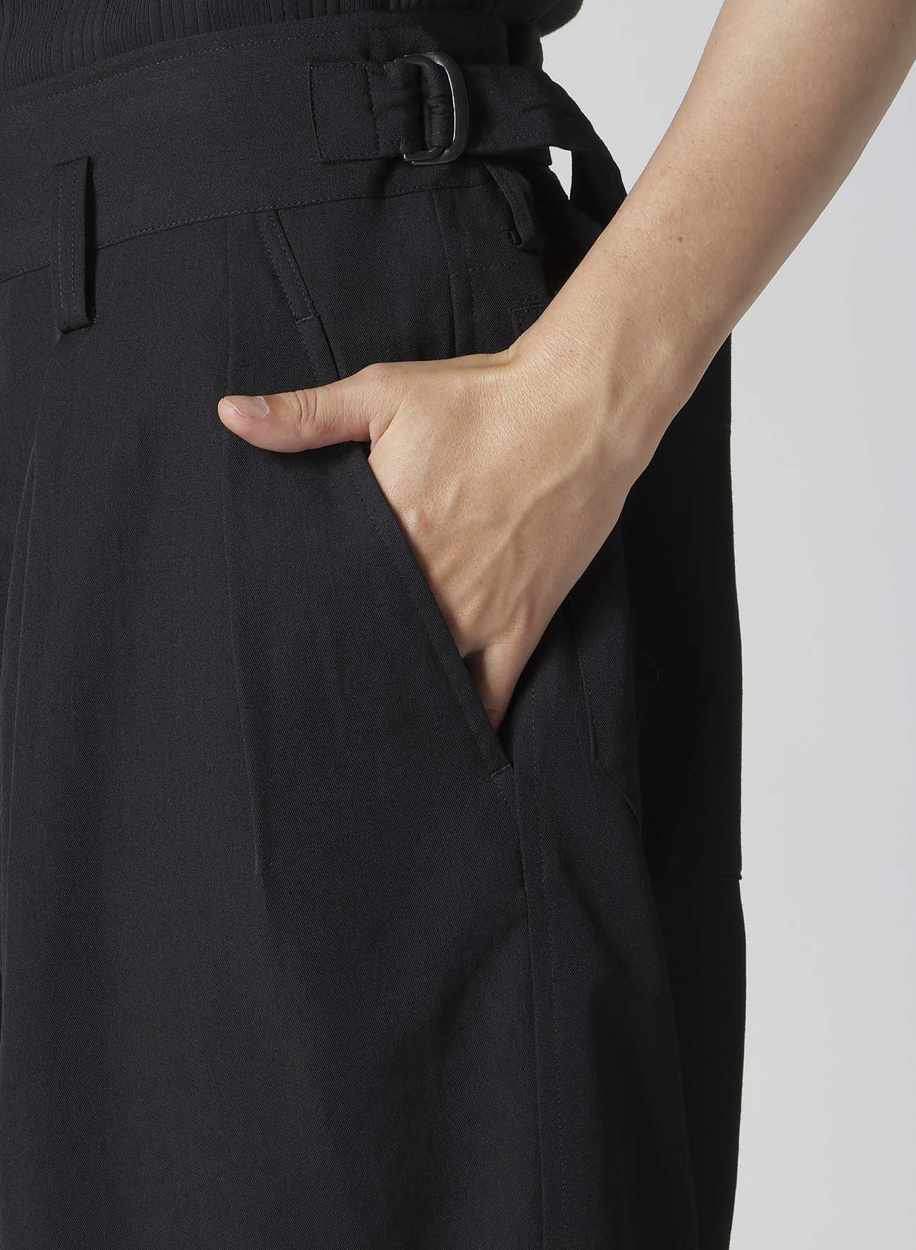 WOOL GABARDINE SHORT PANTS