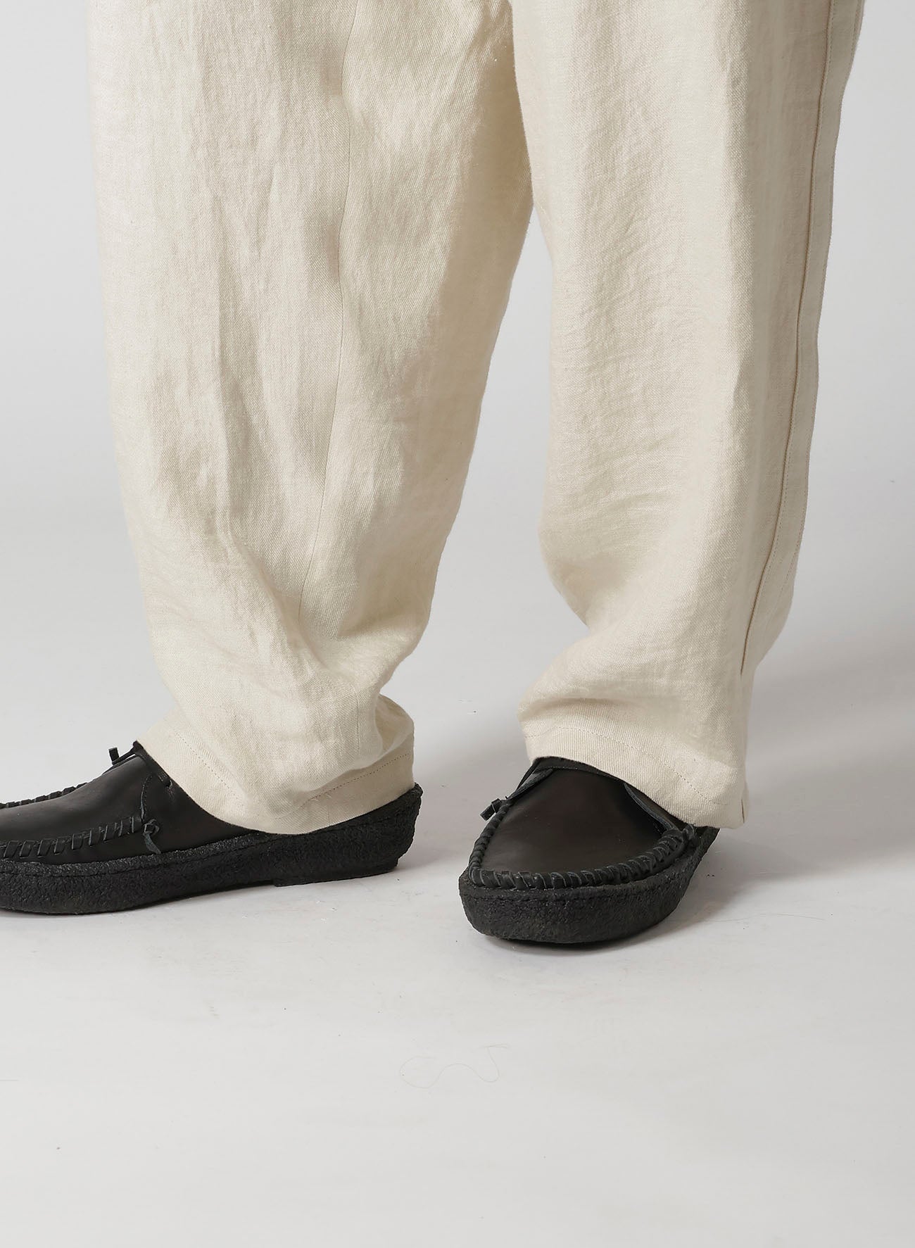 UN-DYED LINEN TWILL SIDE TAPE PANTS
