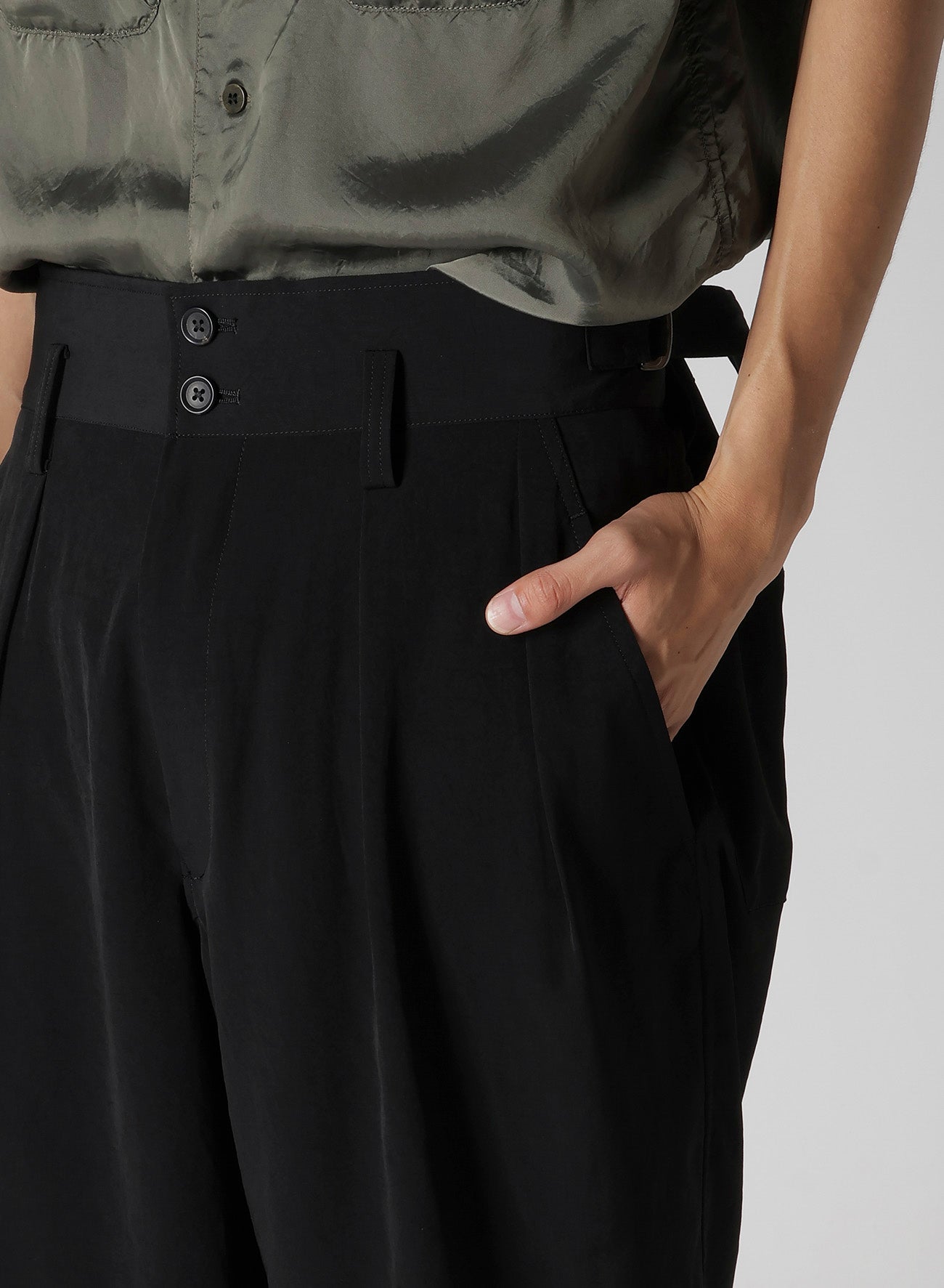 TA TUXEDO SHORT PANTS