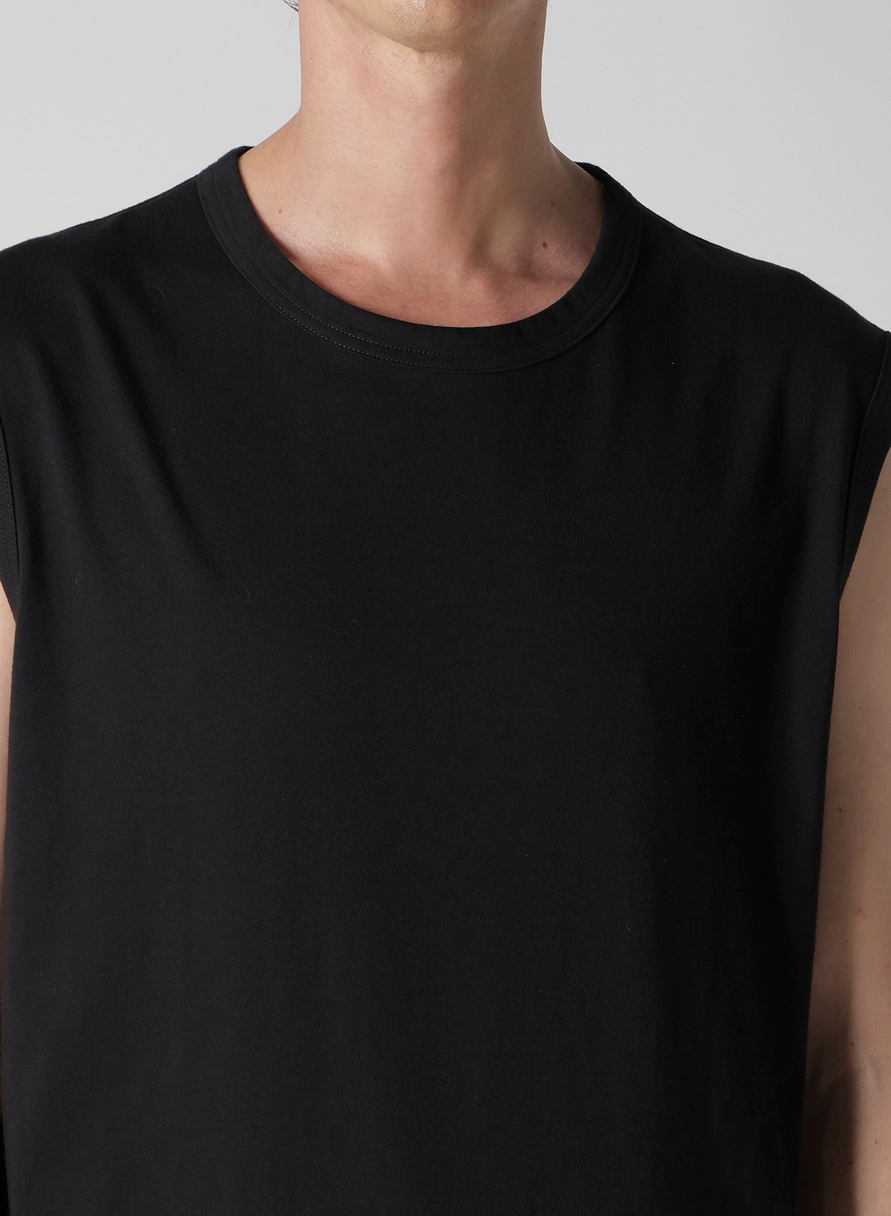 BAT PRINT SLEEVELESS TEE