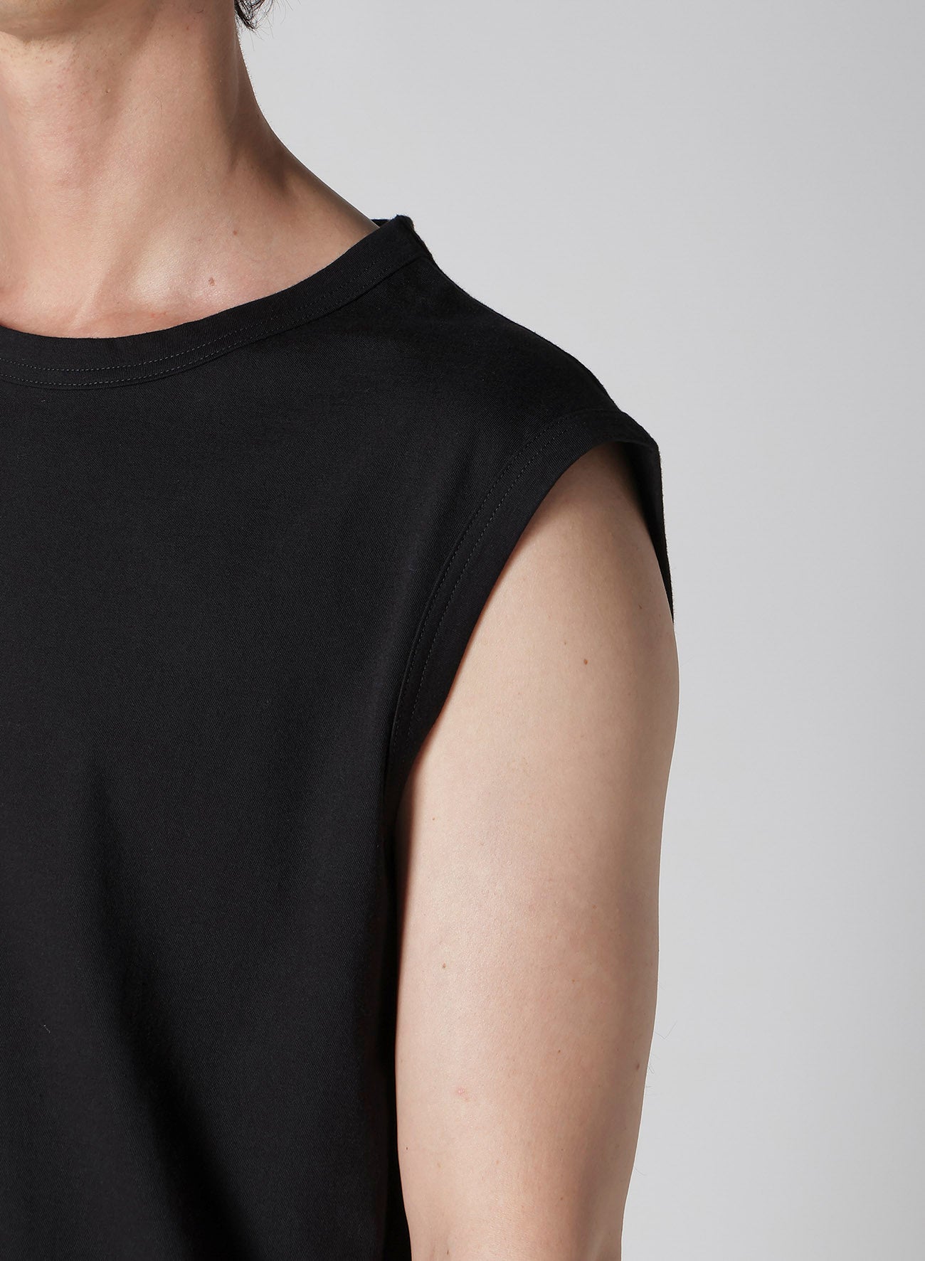 BAT PRINT SLEEVELESS TEE