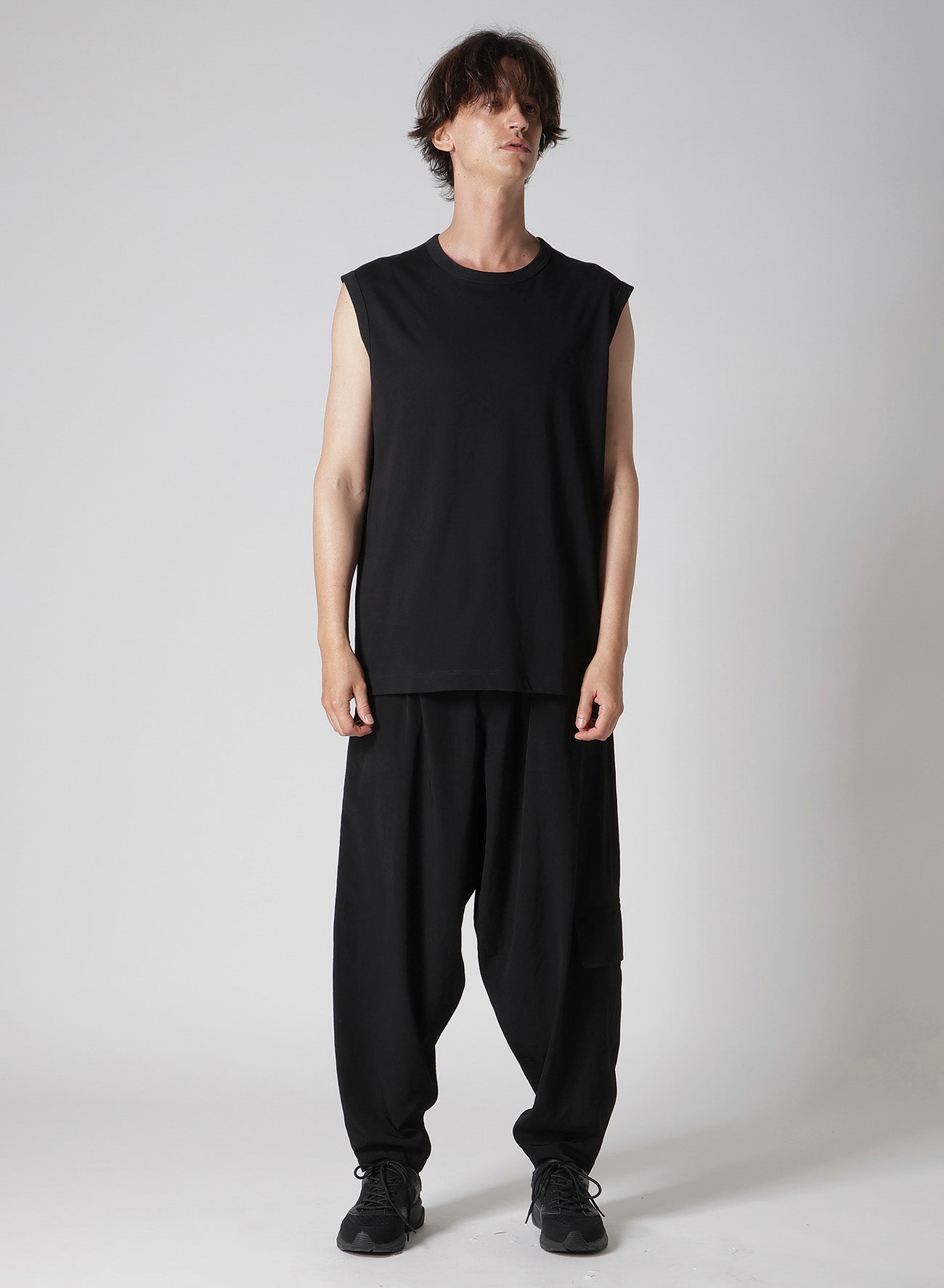 BAT PRINT SLEEVELESS TEE