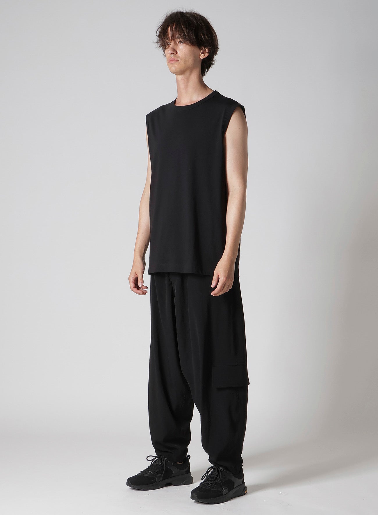 BAT PRINT SLEEVELESS TEE