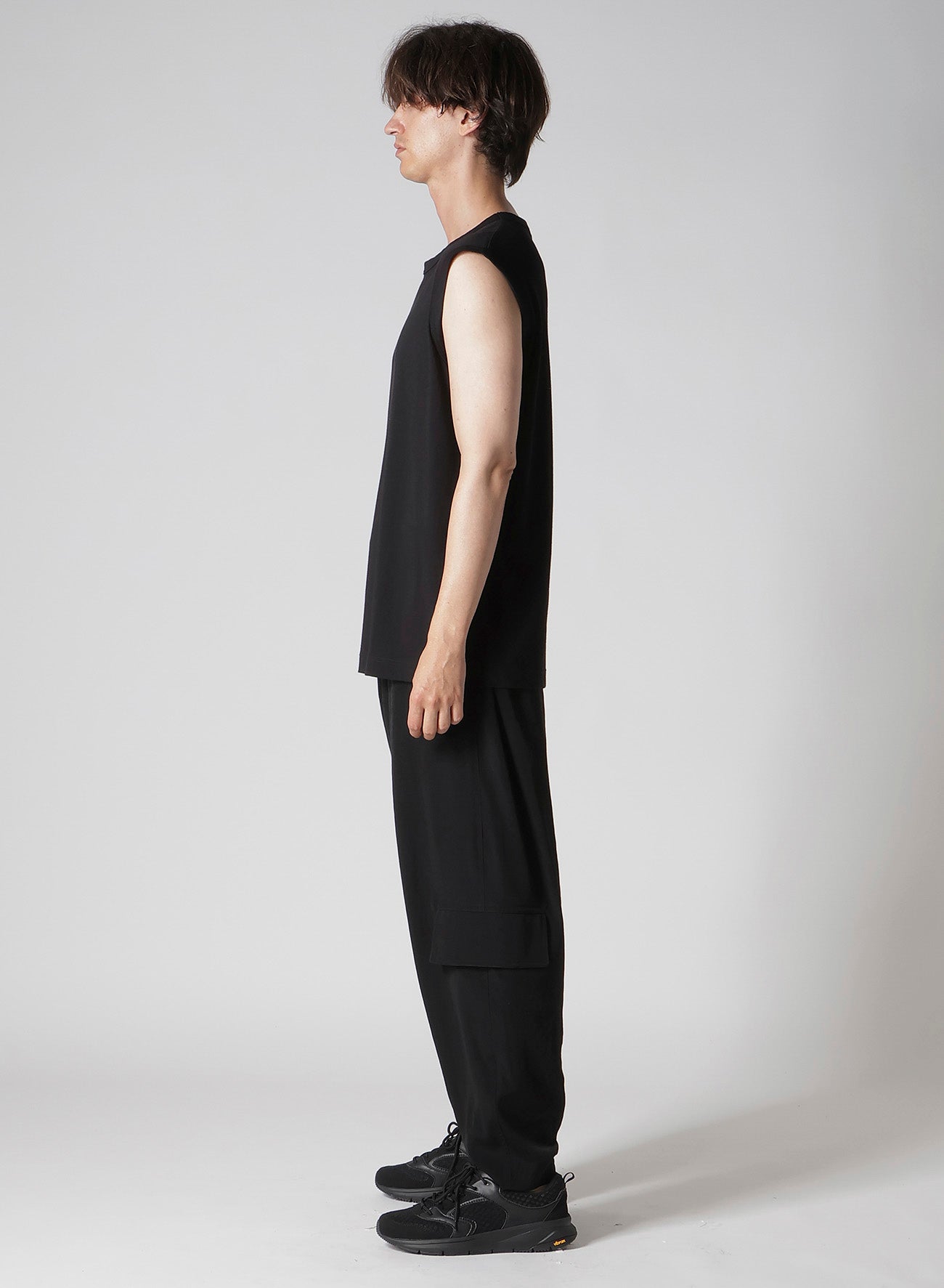 BAT PRINT SLEEVELESS TEE