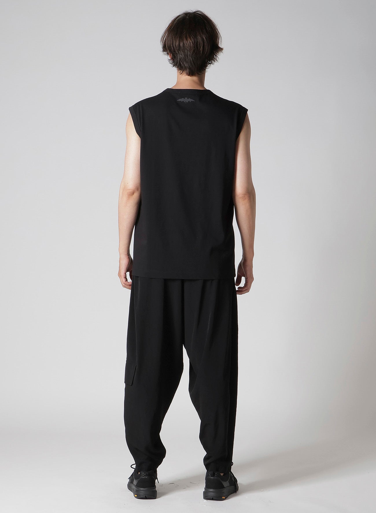 BAT PRINT SLEEVELESS TEE