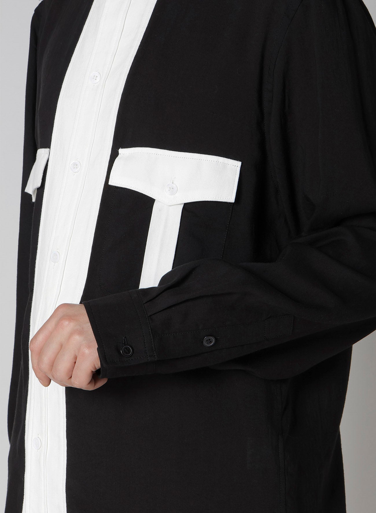 MONOCHROME PANEL TUCK COLLAR SHIRT